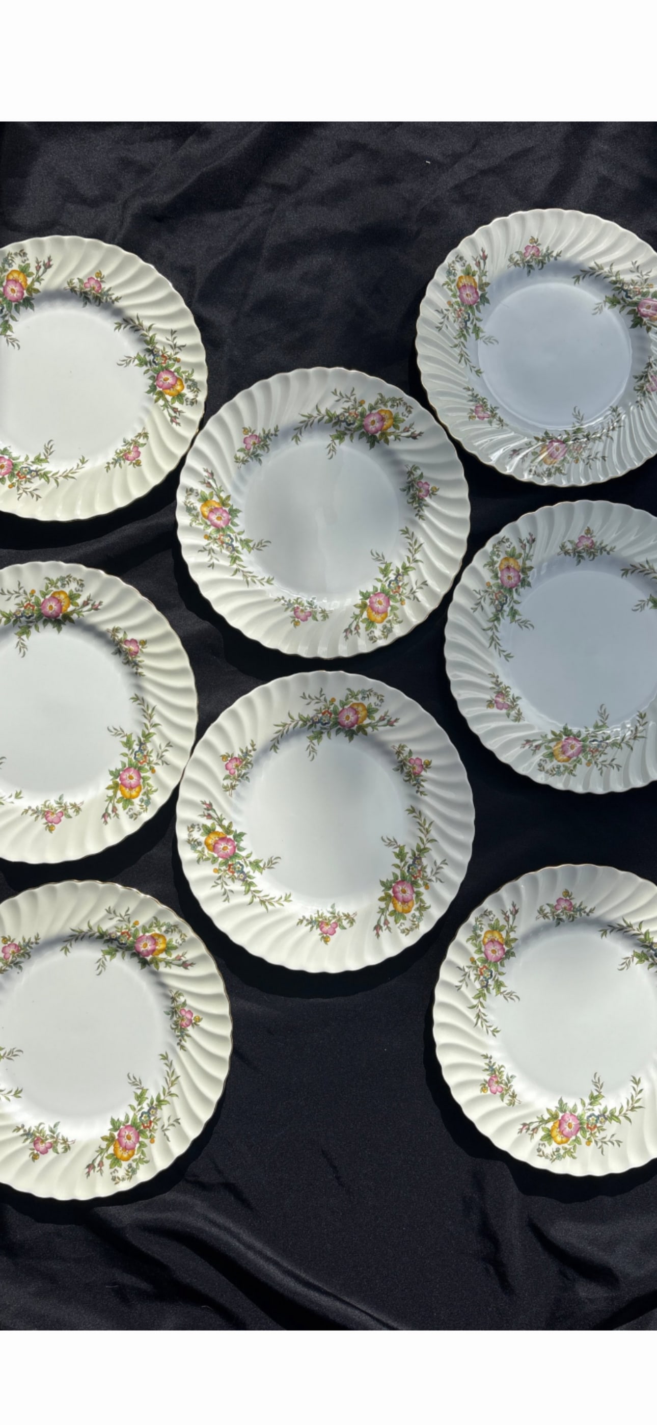 Eight vintage Minton English fine bone china ‘York’ 10&1/2 inch dinner plates( number S501) (1 of 6)