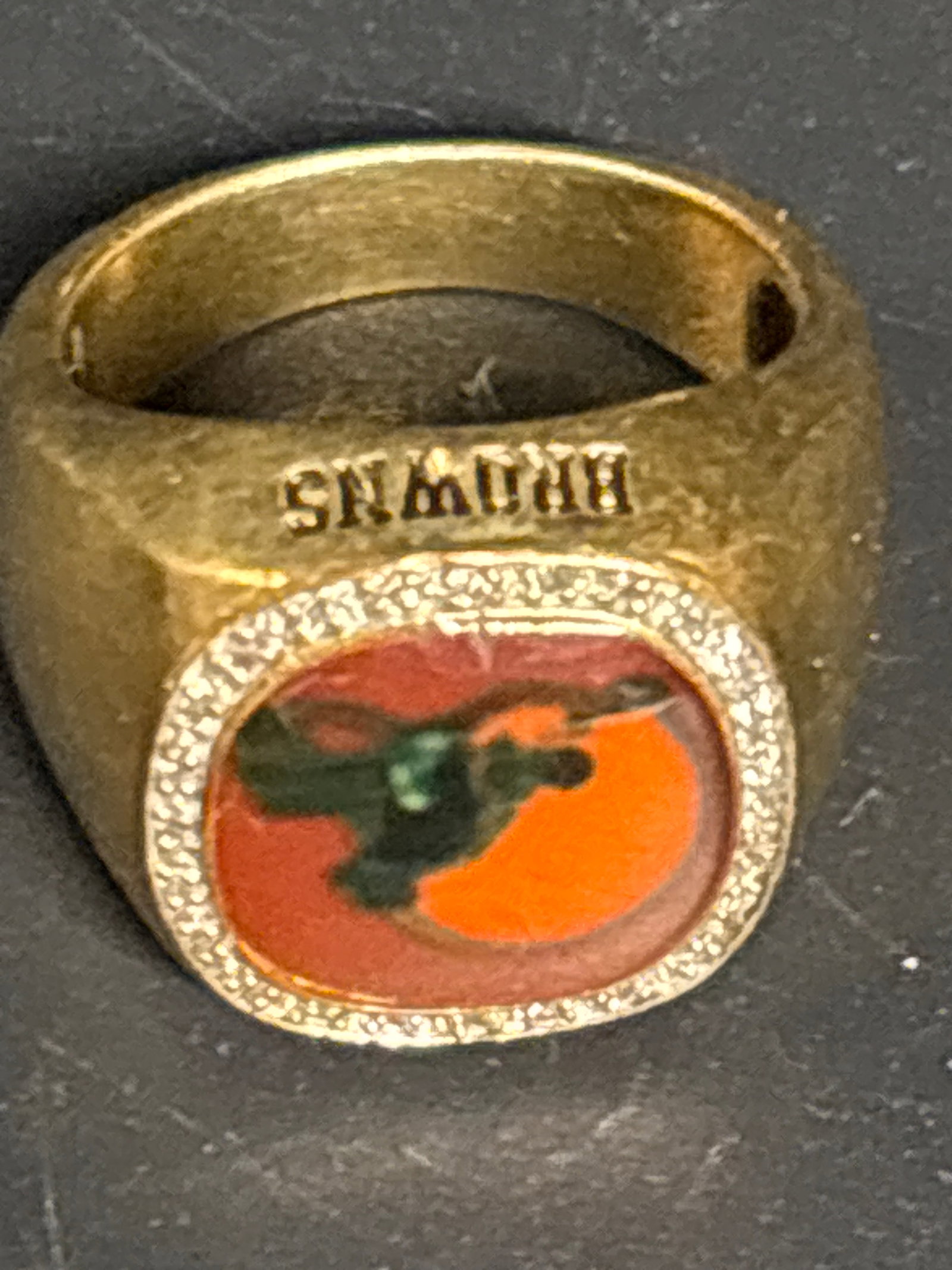 vintage sterling silver Cleveland Browns team souvenir ring: vintage Cleveland Browns team souvenir ring, manufactured by the well-known jewelry company Balfour.Product DetailsDesign Features: It showcases the team's iconic football helmet emblem in dark green 