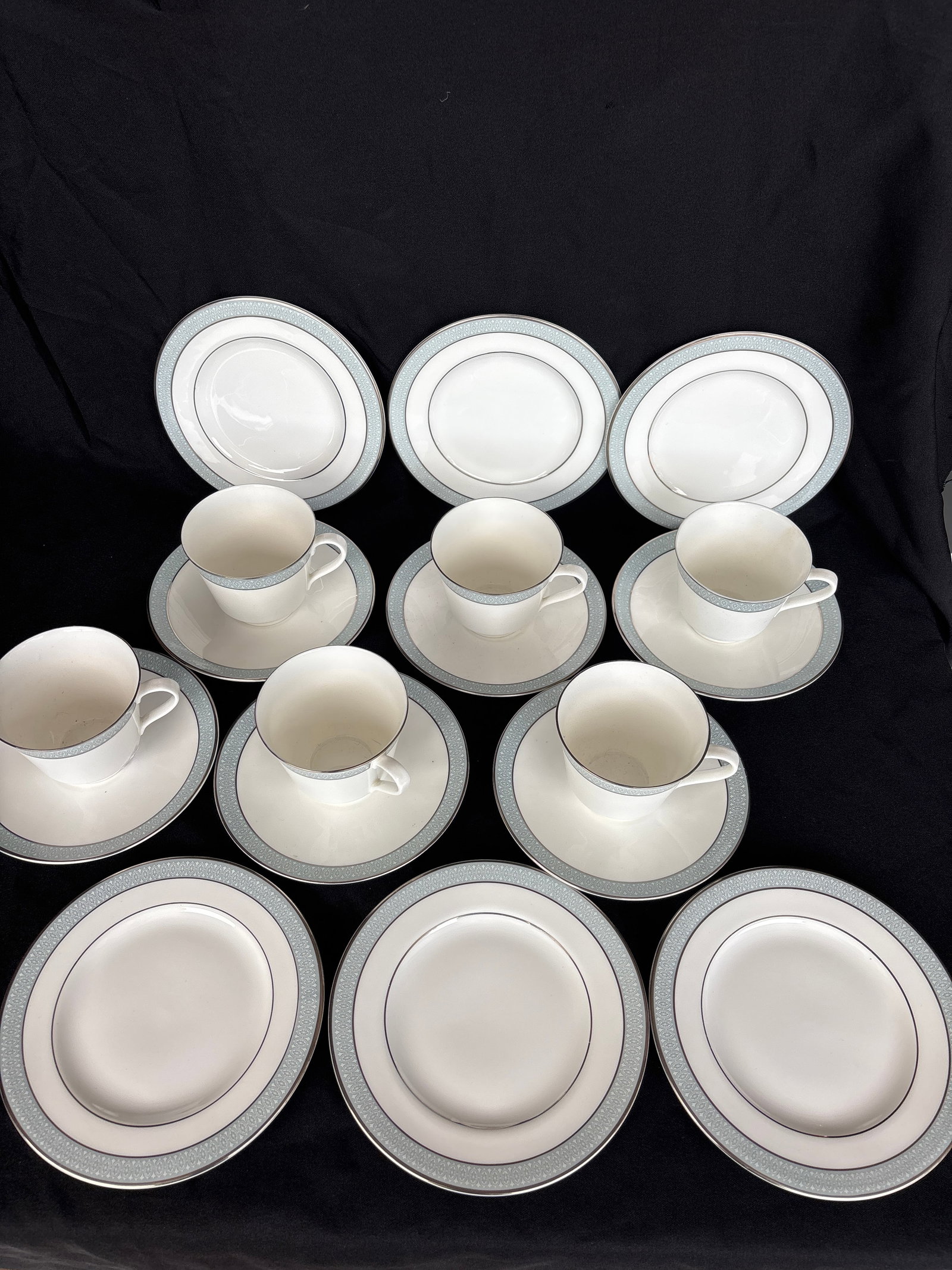 Eighteen piece Royal Doulton Etude H5003 teacup, saucer & plate set: Eighteen piece Royal Doulton Etude H5003 teacup and saucer set made from fine bone china.Pattern Features: The design consists of a blue/grey patterned border accented with silver edging.Dimensions: T