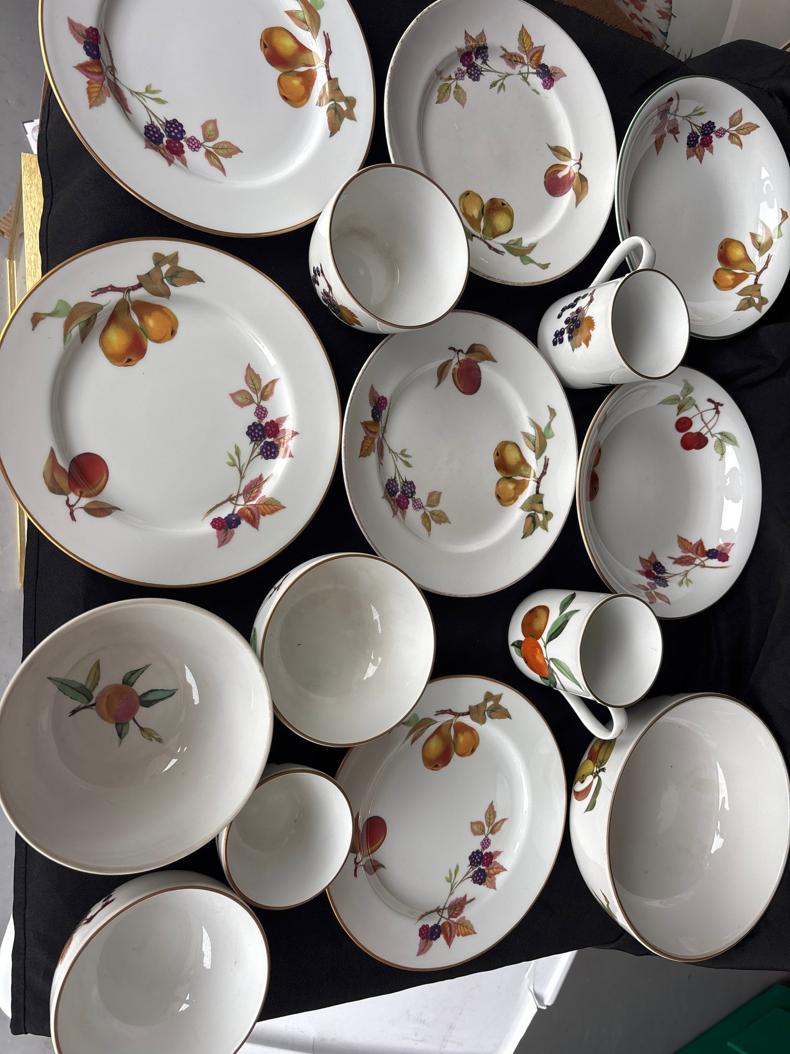 Fifteen piece English Royal Worcester Evesham pattern fine porcelain (1 of 7)