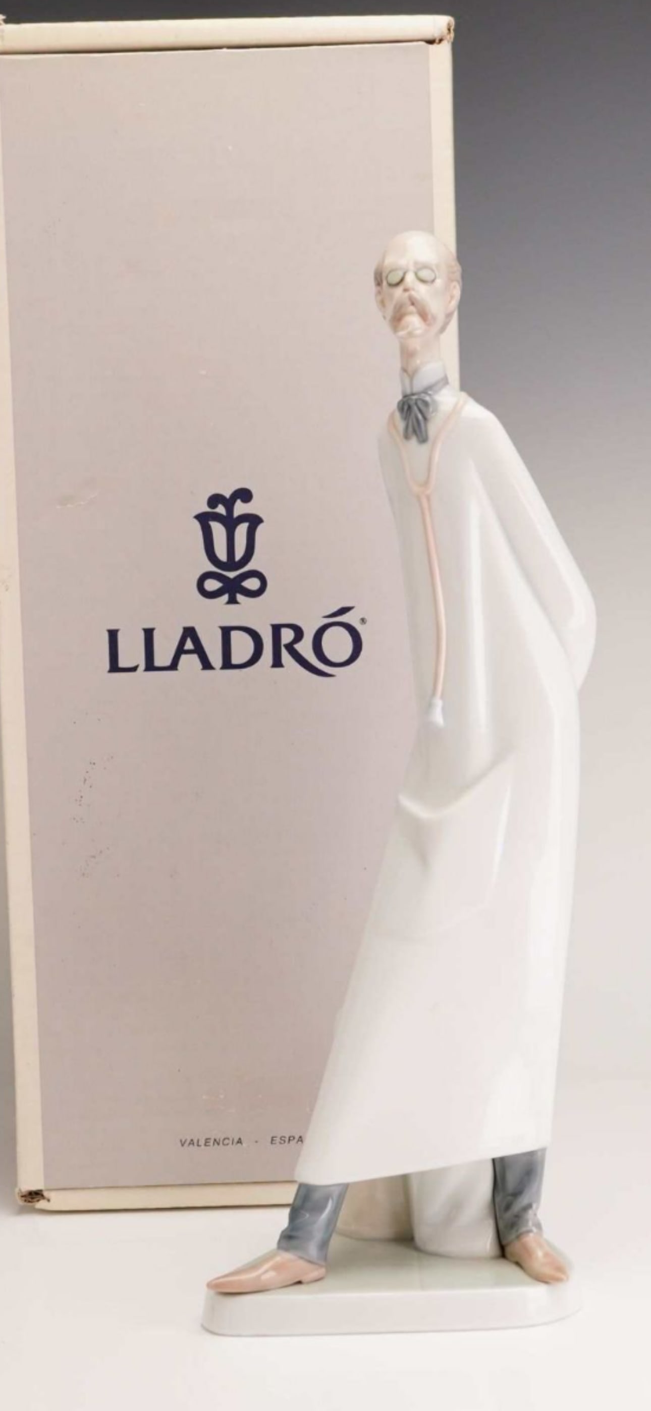 LLADRO PORCELAIN 14.5 inch FIGURINE DOCTOR 01004602 WITH ORIGINAL BOX (1 of 5)
