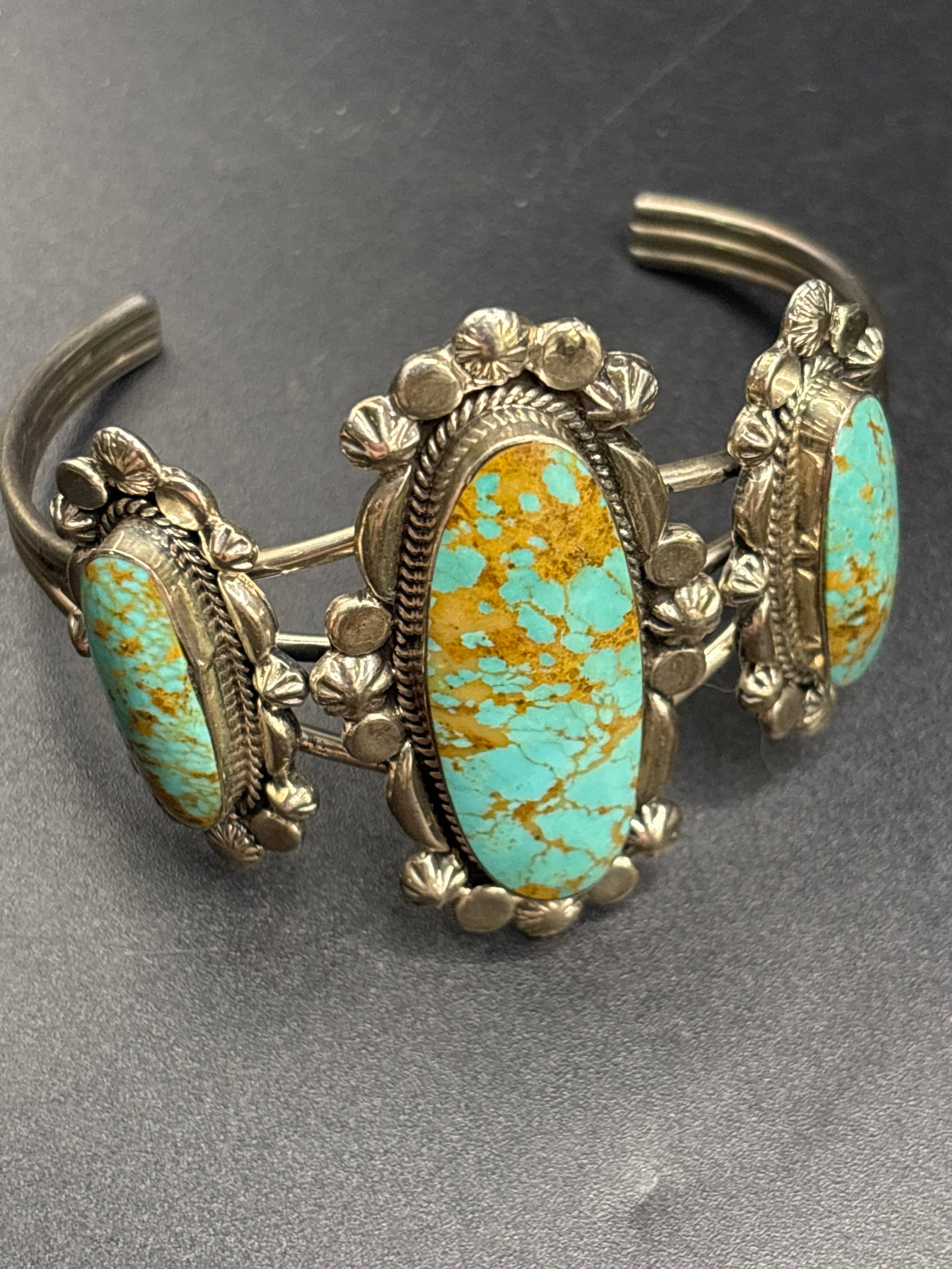 46 grams Navajo-style bracelet features three turquoise stones set in sterling silver (1 of 7)