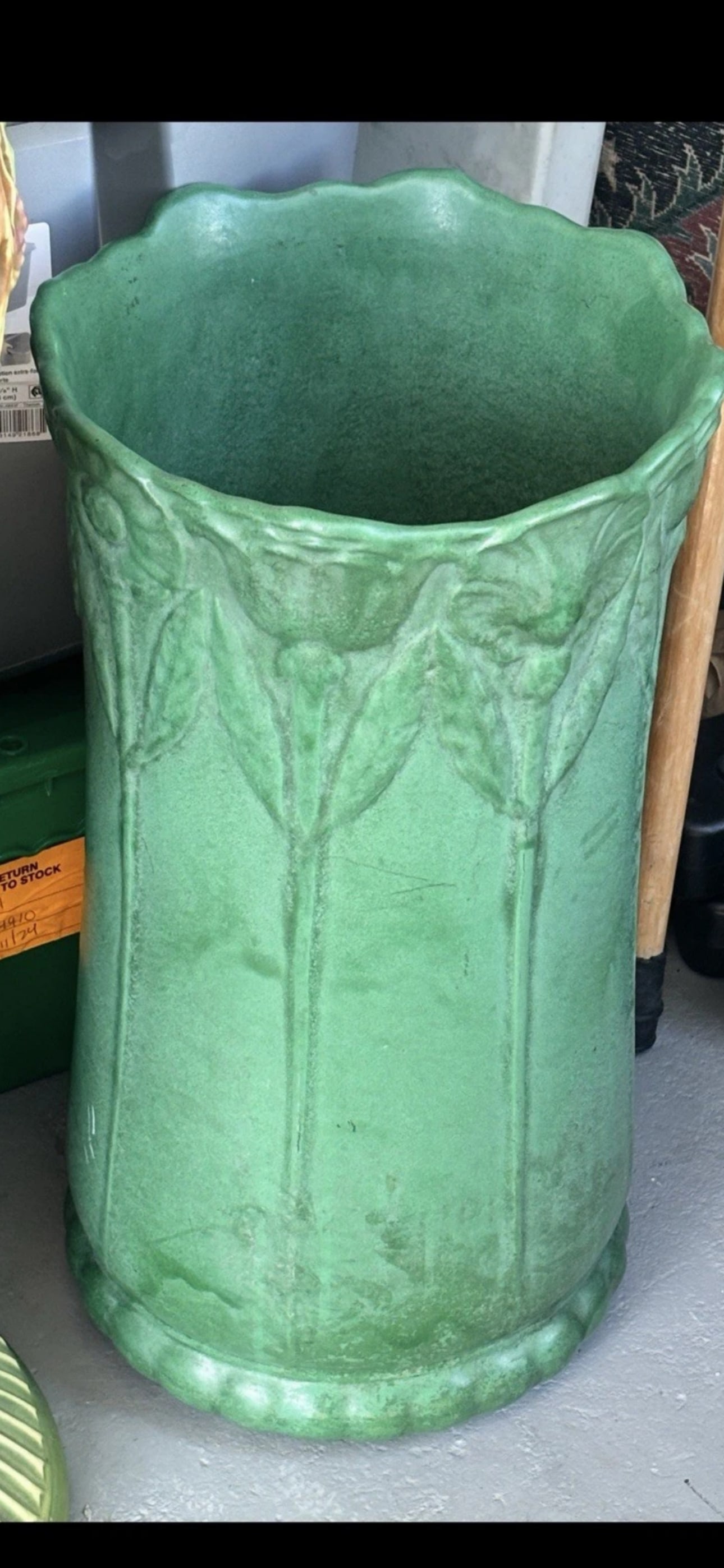 Signed Weller “Bedford” Matt Green 20&1/2 inch umbrella stand: Weller “Bedford” Matt Green umbrella stand measures approx. 20 1/2" (52.07 cm.) in Height and 11" (27.94 cm.) in Dia.Very good condition with no chips, cracks lines or repairs