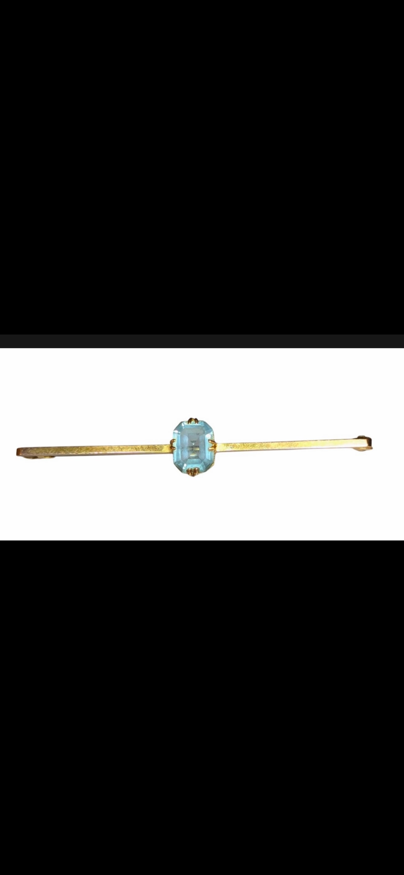 English 9ct gold aquamarine set bar brooch, 1.9 grams: 9ct gold aquamarine set bar brooch,set with an approx. 0.90ct light blue rectangular step cut aquamarine, stamped "A.J.M 9CT", measuring approx. 5.3cm's long, approx. 1.9g gross, a/fMore