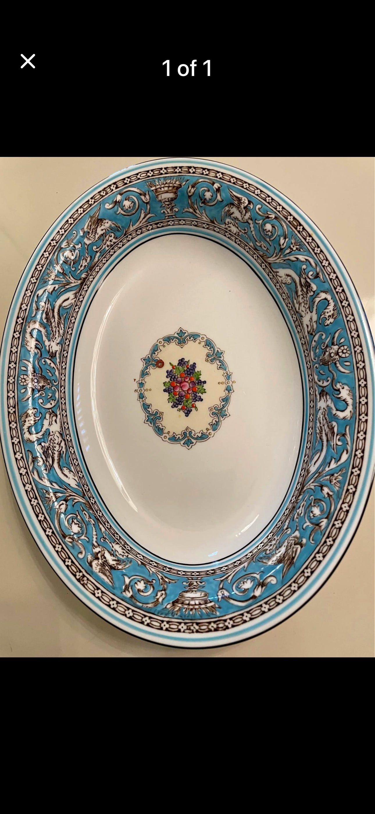 Set of twelve Wedgwood Florentine Black (pattern number W4312) luncheon plates: Wedgwood Florentine Black (pattern number W4312) is a highly dramatic and bold fine bone china collection by Wedgwood. Introduced as part of the broader, historic Florentine line (originally born in 1