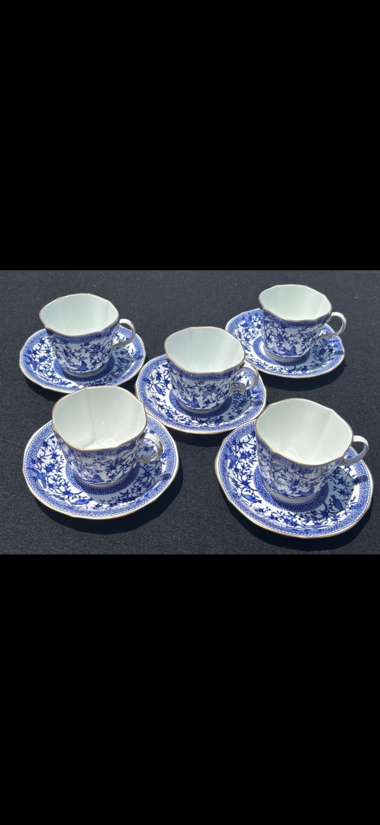 Set of five Royal Crown Derby porcelain Pembroke pattern tea cups with saucers: Royal Crown Derby porcelain in the Pembroke pattern (specifically the Blue Pembroke or Pembroke Blue variation). Key Features of the PlatePattern Name: Pembroke.Design: A Chinoiserie-style pattern fea
