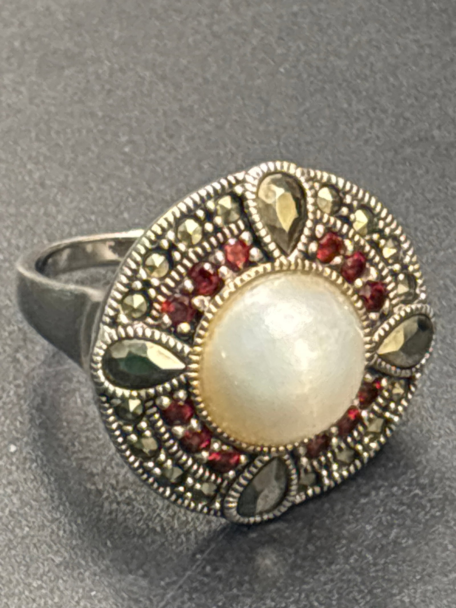 vintage sterling silver statement ring features a central white pearl (1 of 6)