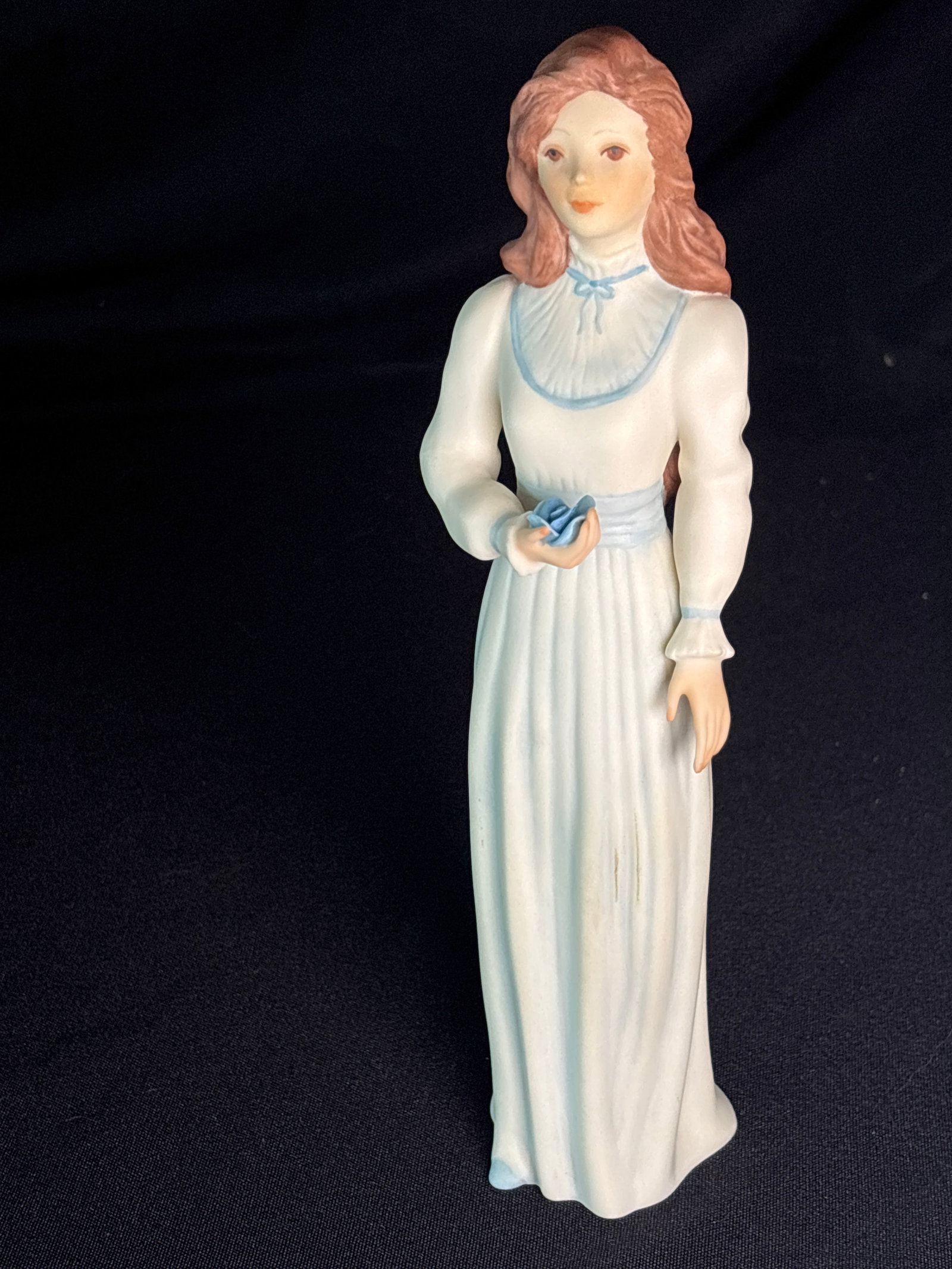 Special edition "Roberta" special edition porcelain 9 inch figurine: "Roberta" special edition porcelain figurine produced by the historic Cybis Porcelain studio.Figurine Details & HistoryDesign Background: This sculpture is a blue color variation of the open-edition f