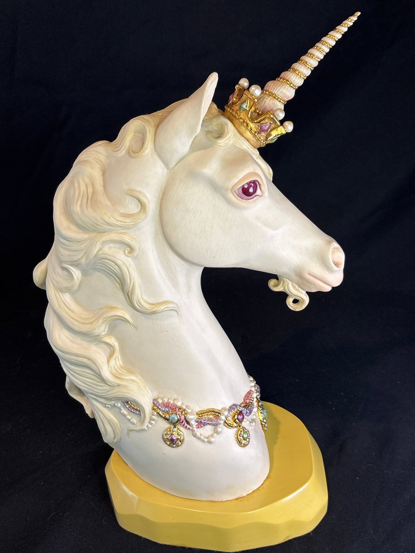 White mane Limited edition Cybis Porcelain 'Prince Brocade' unicorn bust: White mane "Prince Brocade" Porcelain Unicorn Head Bust, a limited-edition art sculpture manufactured by the renowned American porcelain studio Cybis.Key CharacteristicsDesigner: Formed and designed b