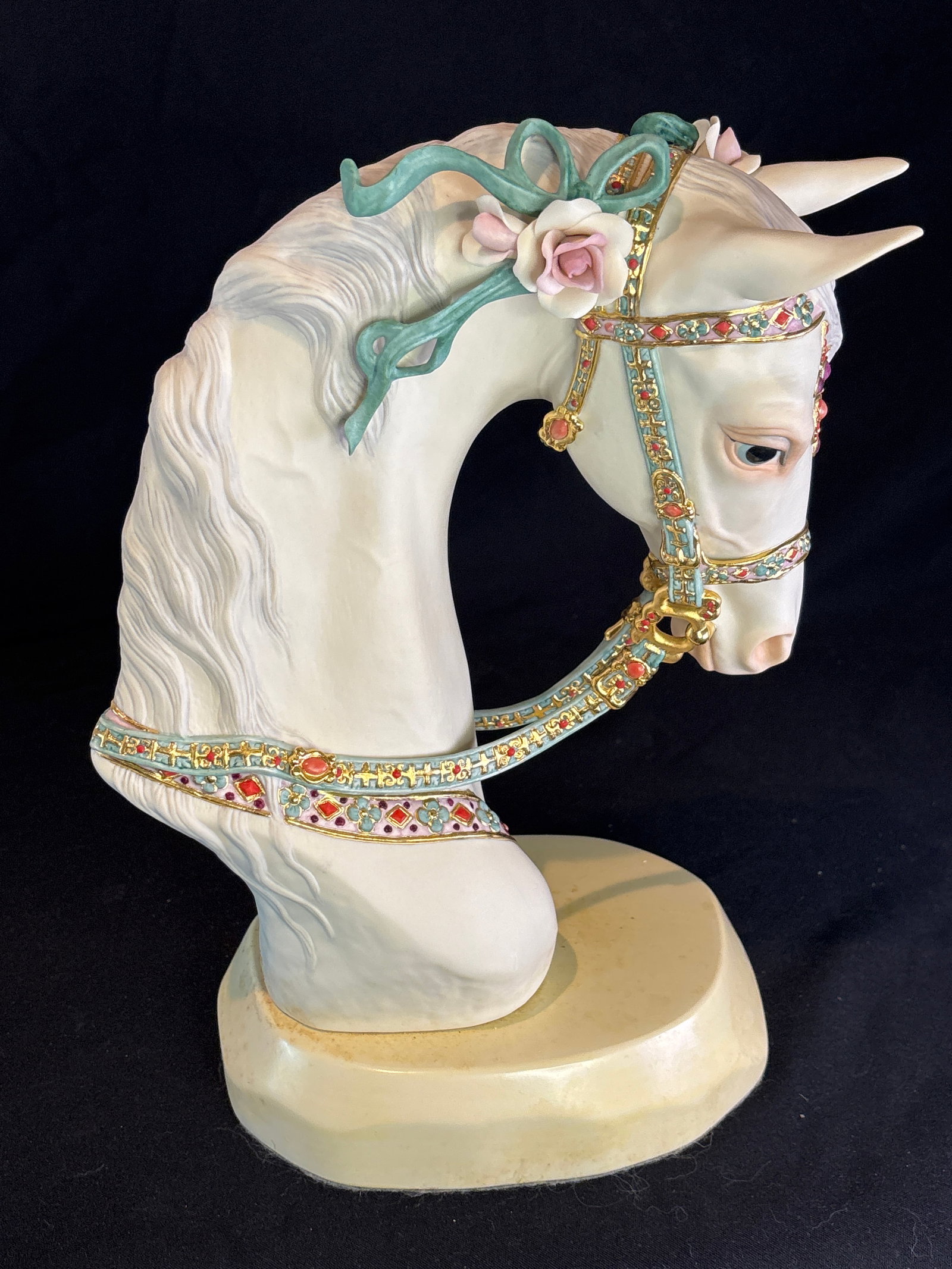 Turquise ribbons Limited edition Cybis Porcelain 'Satin' horse head bust: beautiful porcelain sculpture is the "Satin" Horse Head bust produced by the famous Cybis Porcelain Studio.Here are the key details about this specific piece:Designer: It was designed by the talented 