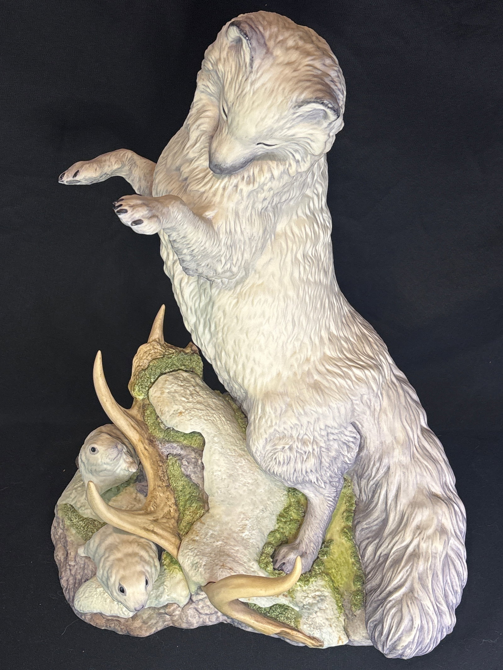 Strict limited edition Cybis Artict Fox 19.5 inch large sculpture: Cybis Porcelain Arctic Fox limited edition sculpture.Sculpture BackgroundRelease & Production: Introduced by the renowned Cybis porcelain studio in 1980, this dramatic piece was limited to a strict ed