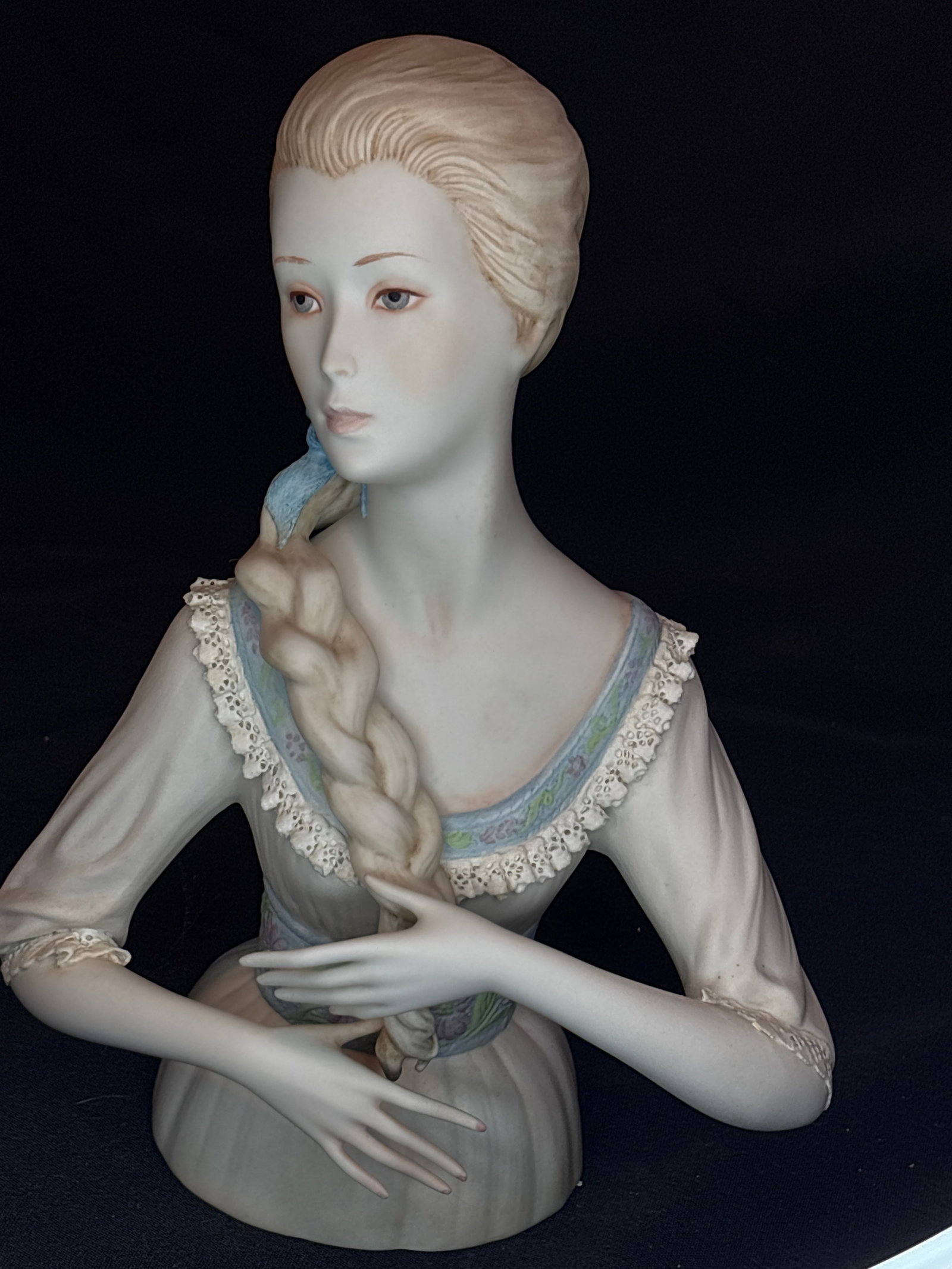 limited-edition Guinevere from Arthurian legend 10.5inch sculpture: Limited edition Cybis Porcelain Guinevere bust figurine designed by Laszlo Ispanky. Queen Guinevere from Arthurian legend. Bisque porcelain with dipped lace trim on the collar and cuffs. Depicts a you