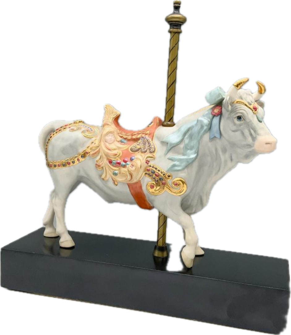 Limited edition Plutus bull Cybis carousel 12 inch sculpture: Cybis Carousel Bull, officially named "Plutus," is a rare, limited-edition porcelain figurine created by the renowned Cybis Porcelain Studio.Key Specifications & DesignDimensions: The porcelain bull s