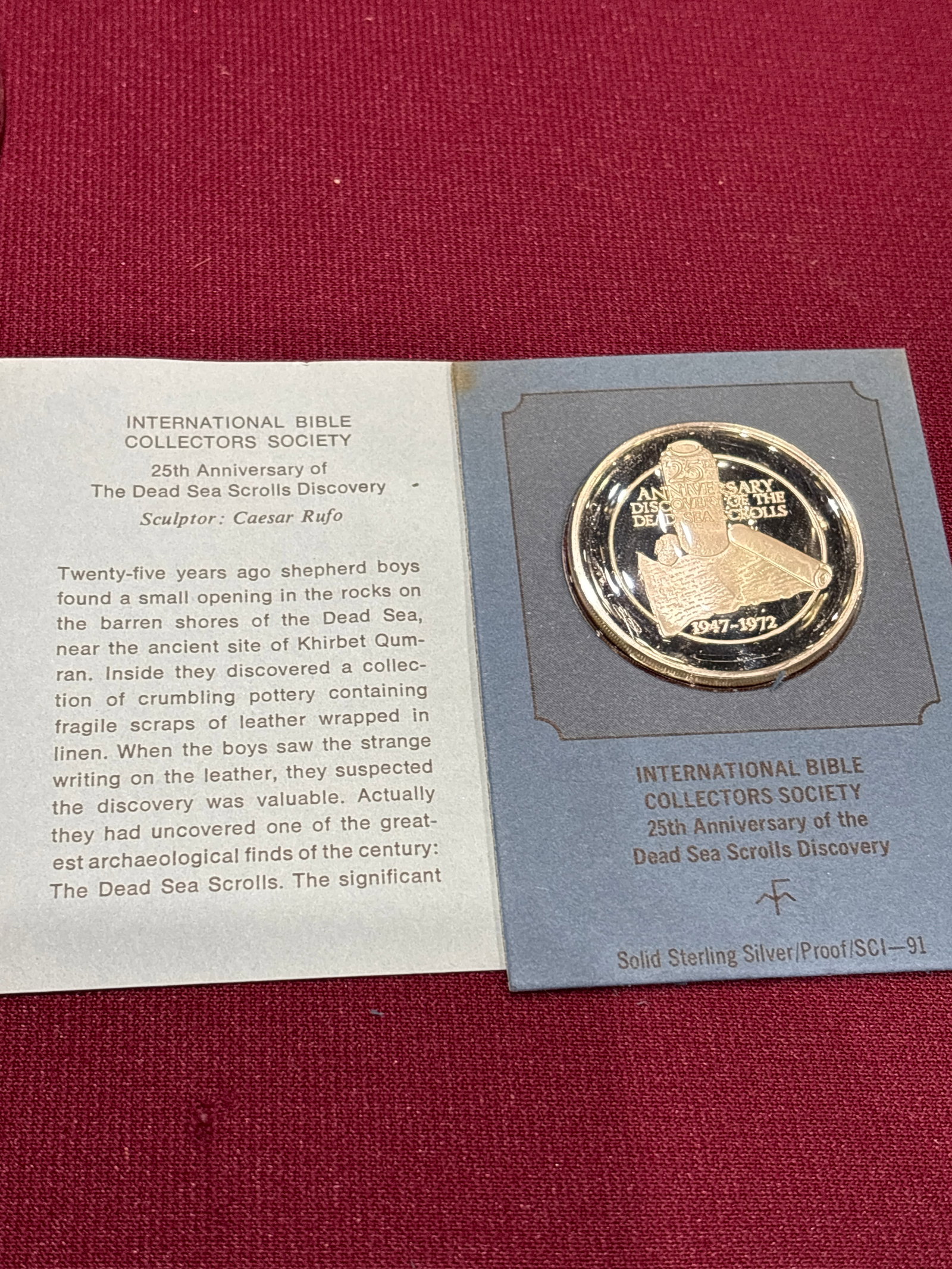 1.25 Troy Ounce silver medal 25th Anniversary of the Dead Sea Scrolls Discovery: exact Franklin Mint commemorative sterling silver medal weighs approximately 38.7 to 38.9 grams (which is equivalent to 600 grains or roughly 1.25 troy ounces).Precious Metal BreakdownComposition: 92.