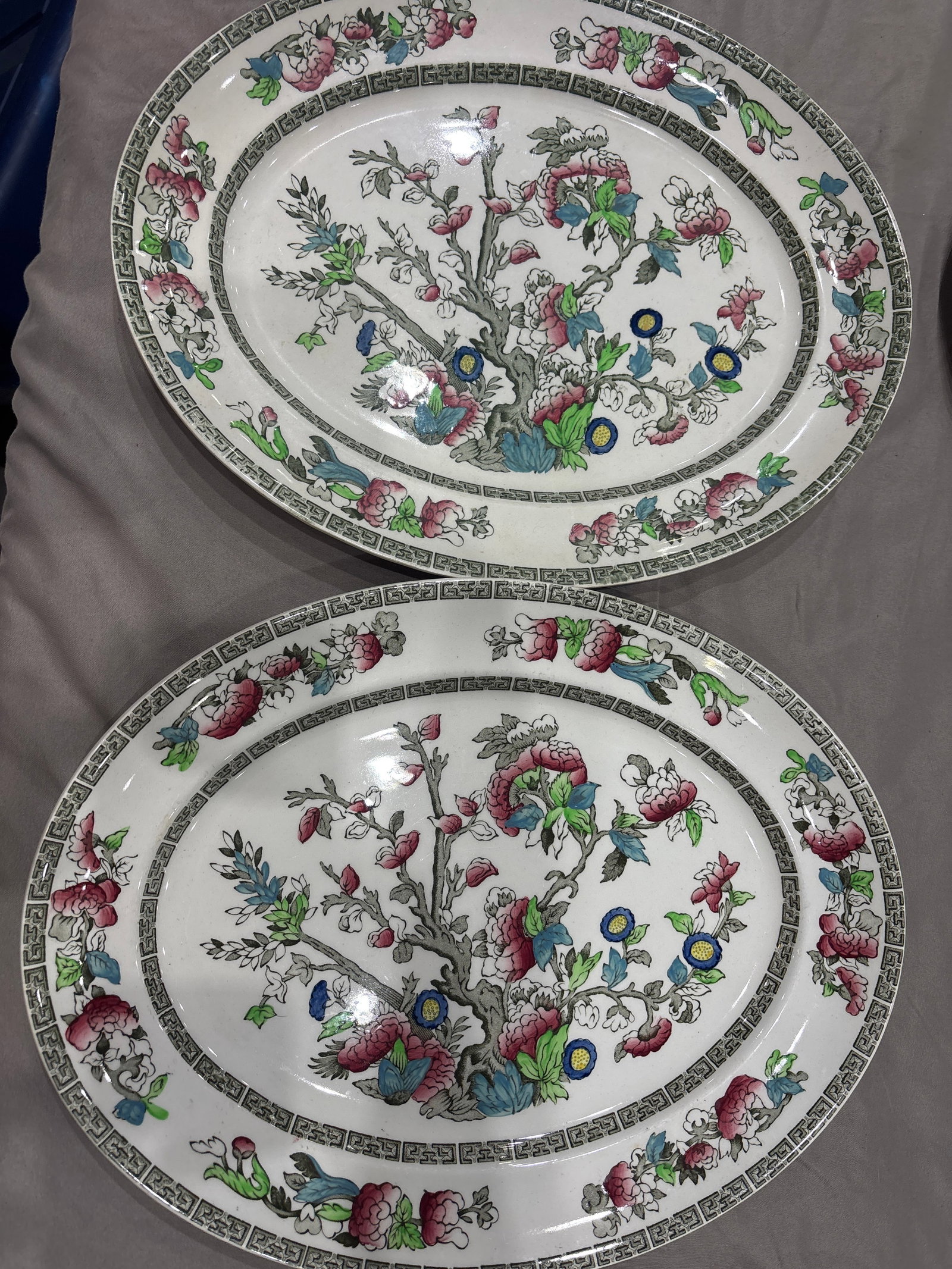 Two Johnson Brothers Indian Tree pattern oval platters (1 of 6)