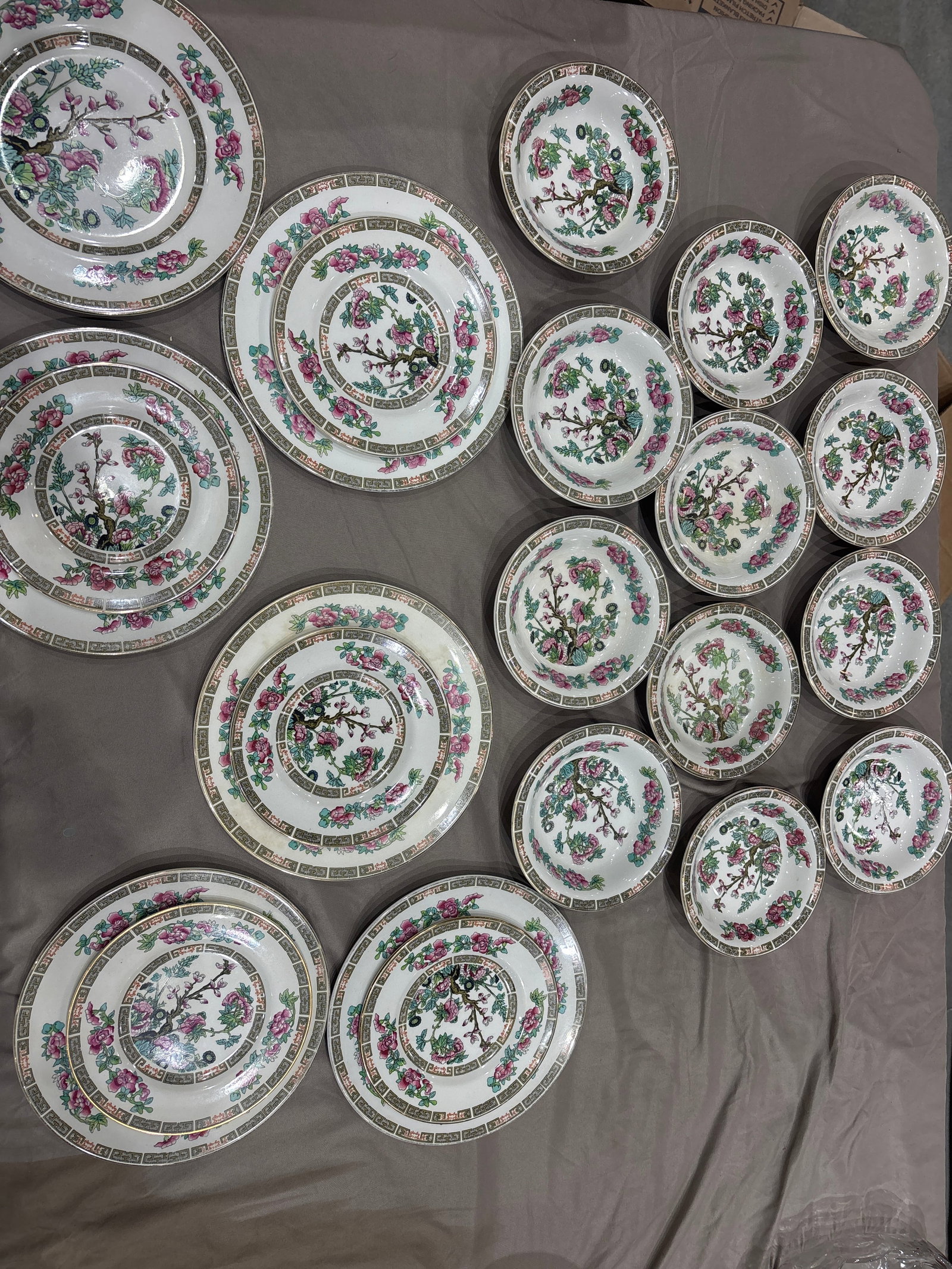 Twenty-three piece Maddock & Sons Indian Tree pattern oval platters (1 of 6)