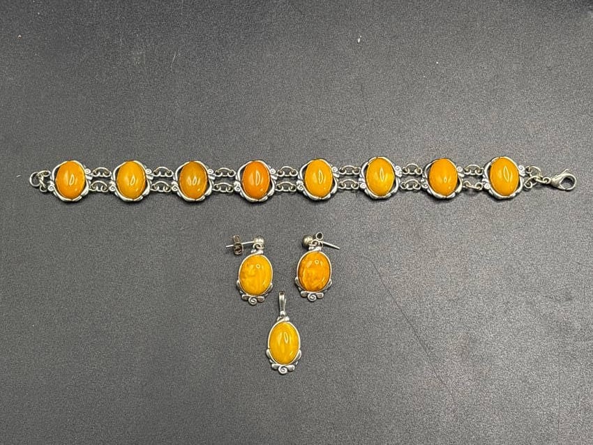 3 piece suite sterling yellow gemstone link bracelet, earrings & pendant: yellow gemstone link bracelet appears to be a natural butterscotch amber or yellow agate set in sterling silver.Material: Yellow amber or agate set in sterling silver.Design: A link bracelet featuring