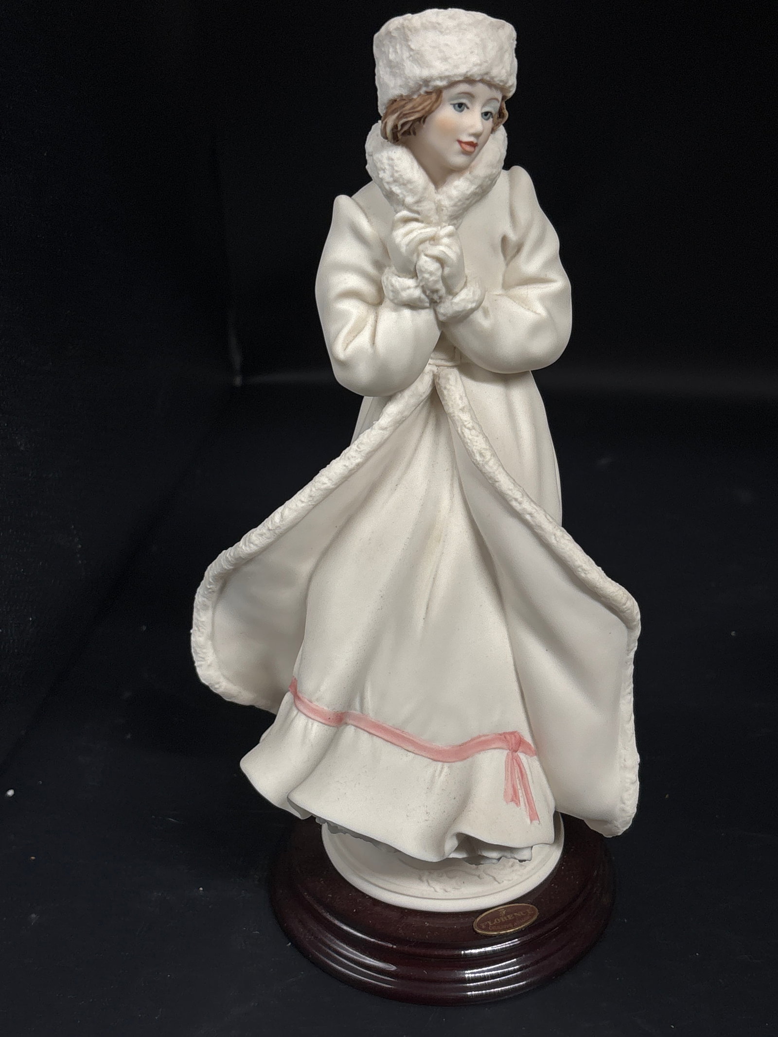 No box. "December Magic porcelain figurine (Model 1573F)Giuseppe Armani; Florence Sculture d’A: "December Magic" porcelain figurine (Model 1573F), created by the renowned Italian sculptor Giuseppe Armani for Florence Sculture d’Arte.Key DetailsArtist: Giuseppe Armani (Italy)Title: "December Ma