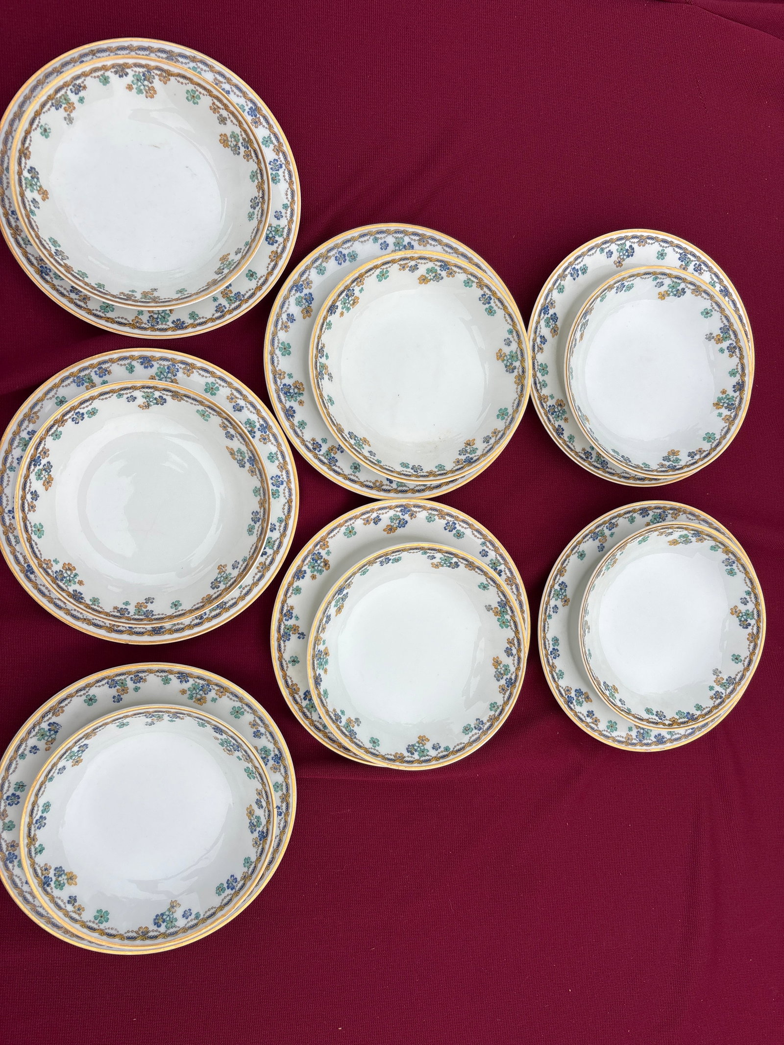 Fourteen piece Haviland Limoges France Vincennes pattern small bowls & plates (1 of 7)
