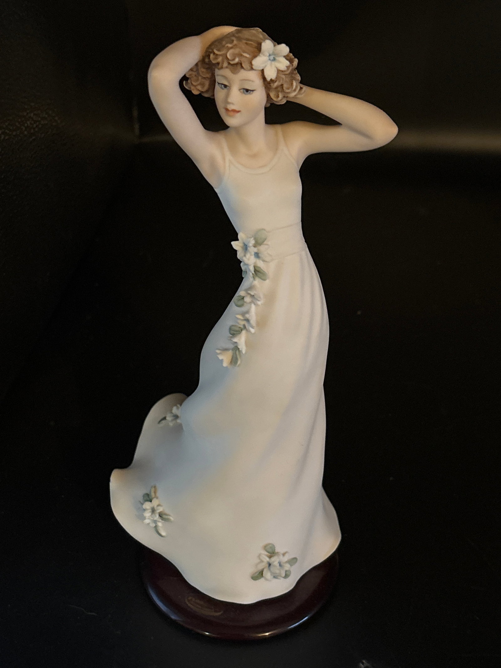Giuseppe Armani "Spring Breeze" figurine, model 1725F (1 of 6)