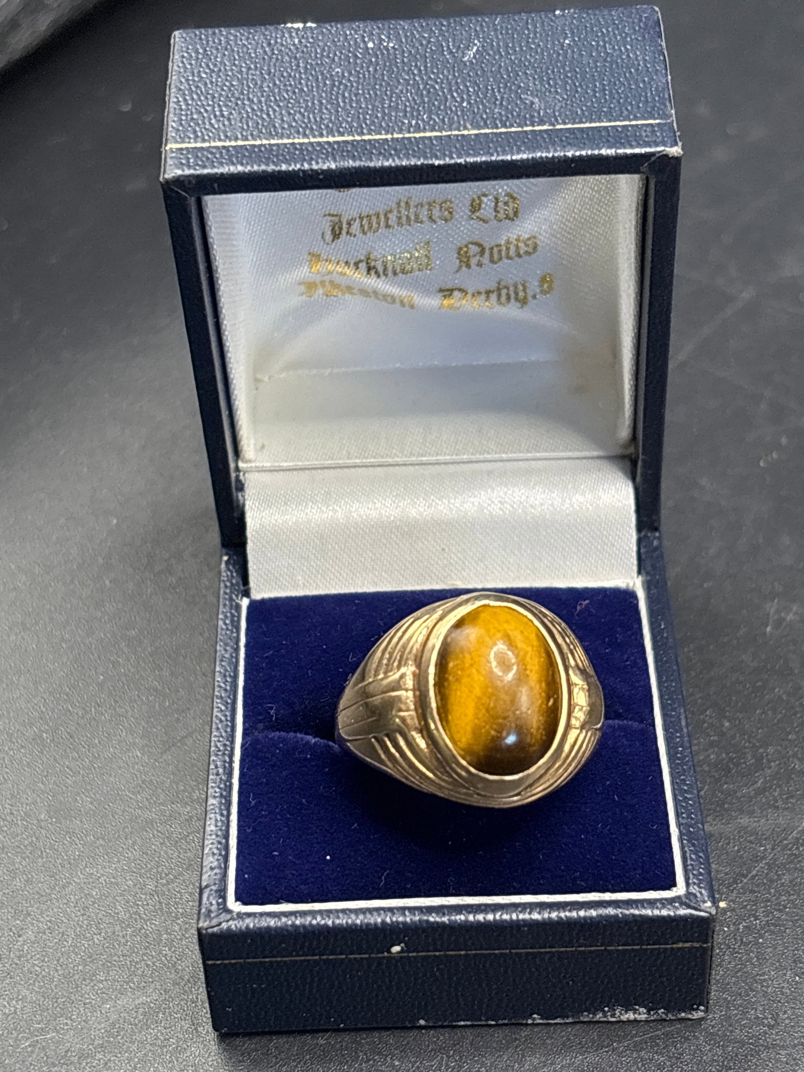 6.6 grams large 9-karat (9k / 9ct) gold men's signet ring; polished oval tiger's eye cabochon (1 of 11)