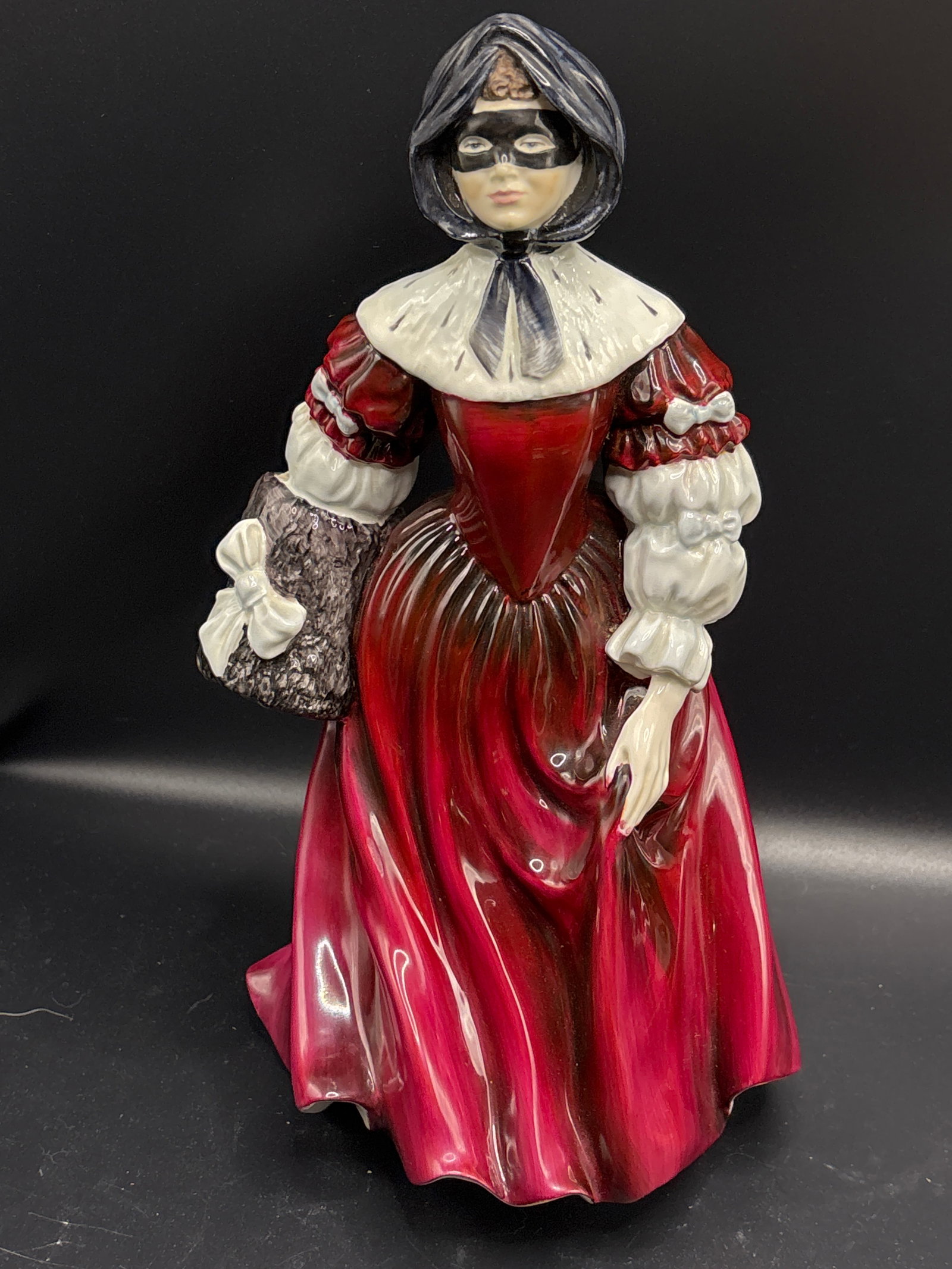 Rare limited edition Coalport bone china figurine titled "Restoration Stuart 1660-1689: No box… Coalport bone china figurine titled "Restoration Stuart 1660-1689".Figurine DetailsDesigner/Modeler: Modeled by John Bromley.Collection: Part of a historical costume or period collection.Att