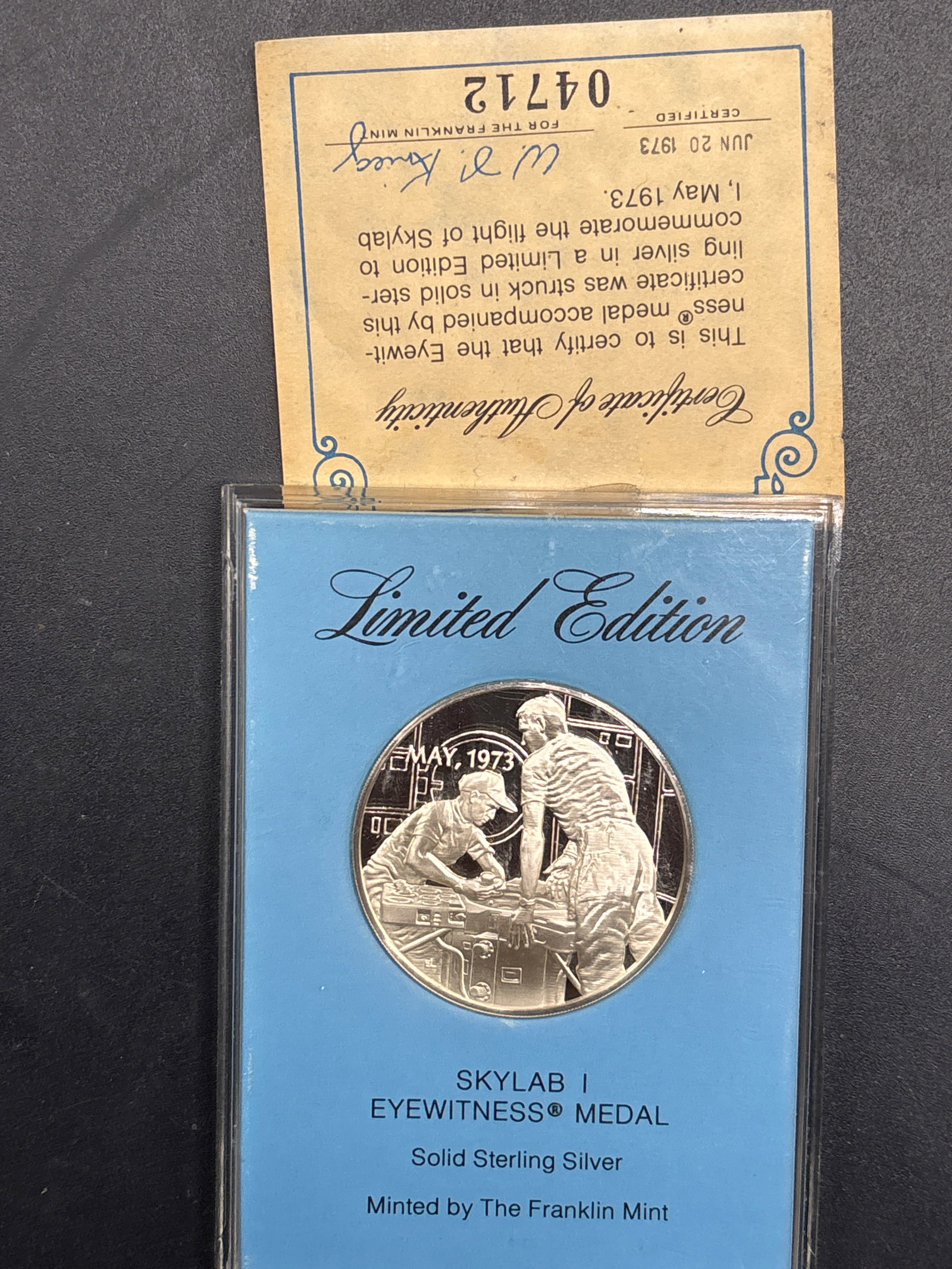 25 grams .925 silver 1973 Skylab I Eyewitness Medal: 1973 Skylab I Eyewitness Medal. It was minted by The Franklin Mint as a limited edition collectible to commemorate America's first space station mission.Specifications & CompositionMaterial: Solid