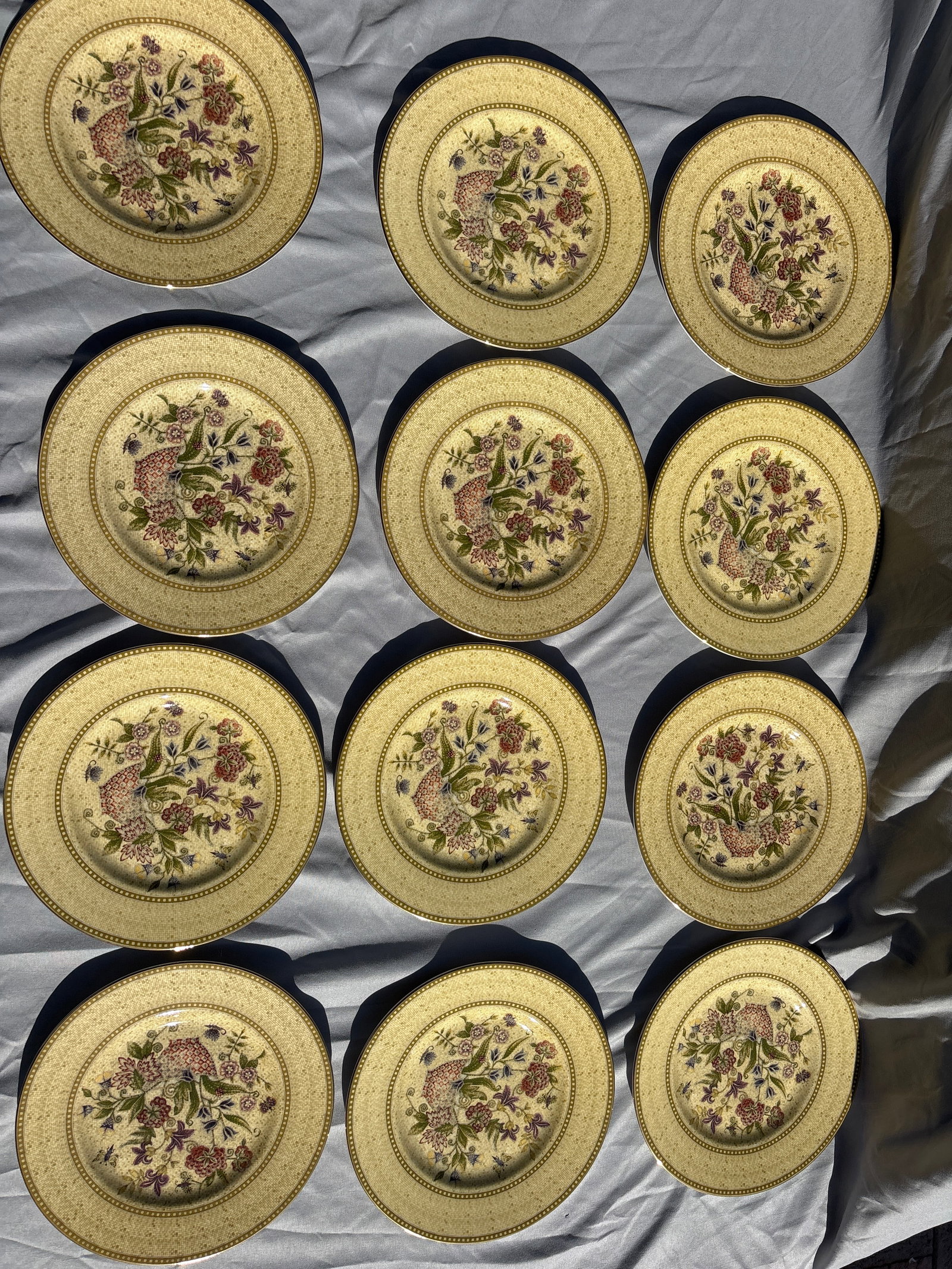 Set of twelve Wedgwood Floral Tapestry pattern fine bone china 8&7/8 inch plates: Set of twelve fine bone china plates featuring the Wedgwood Floral Tapestry pattern.Pattern DetailsManufacturer: Produced by the renowned British company Wedgwood.Production Era: This specific pattern