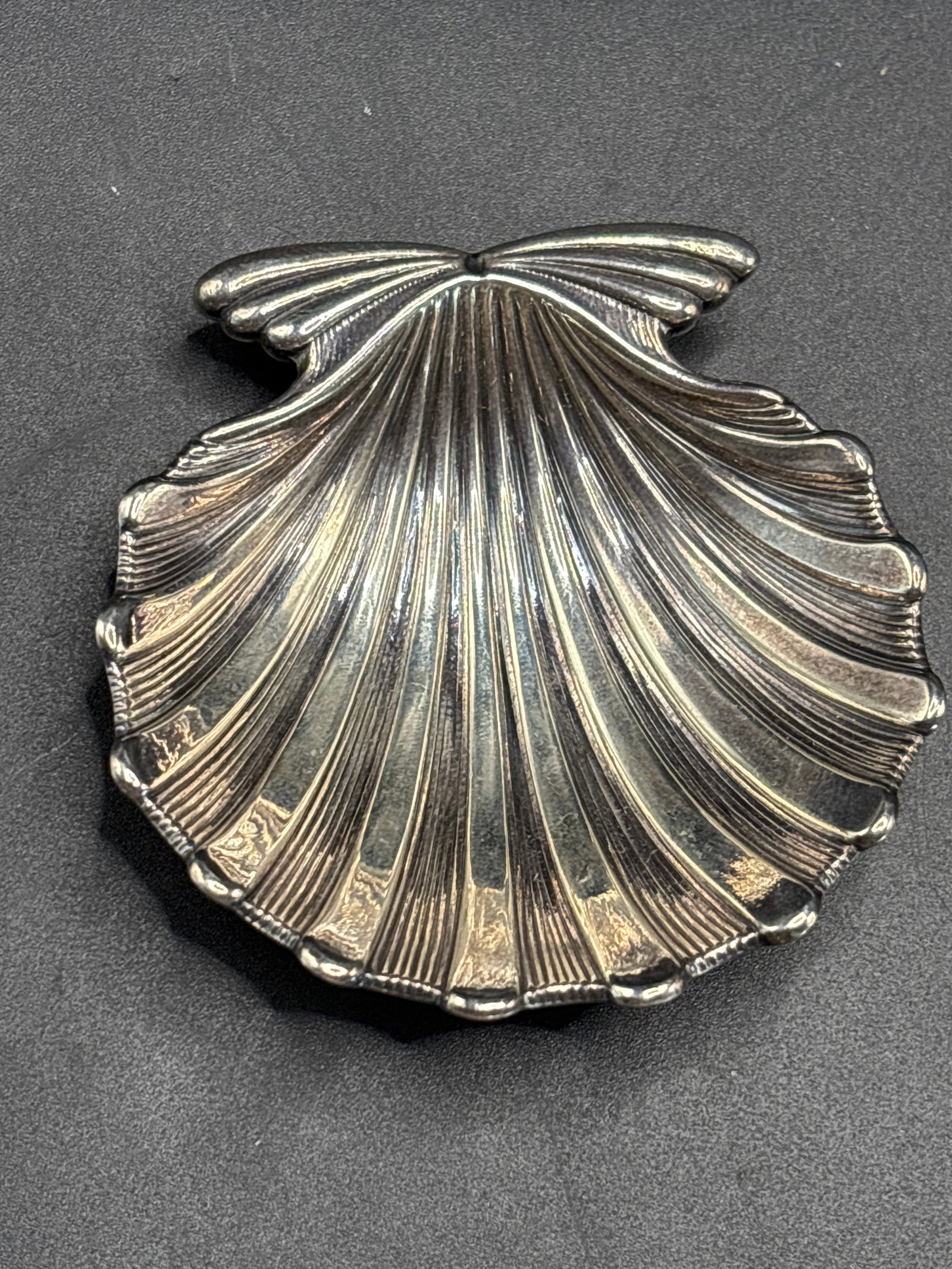 57 grams .925 silver "Gianmaria Buccellati’ 3 inch shell form dish: 57 grams .925 silver "Gianmaria Buccellati" maker's mark stamped on a 20th-century Italian sterling silver marine-themed bowl or shell dish.Maker: Gianmaria Buccellati, the renowned Italian luxury sil