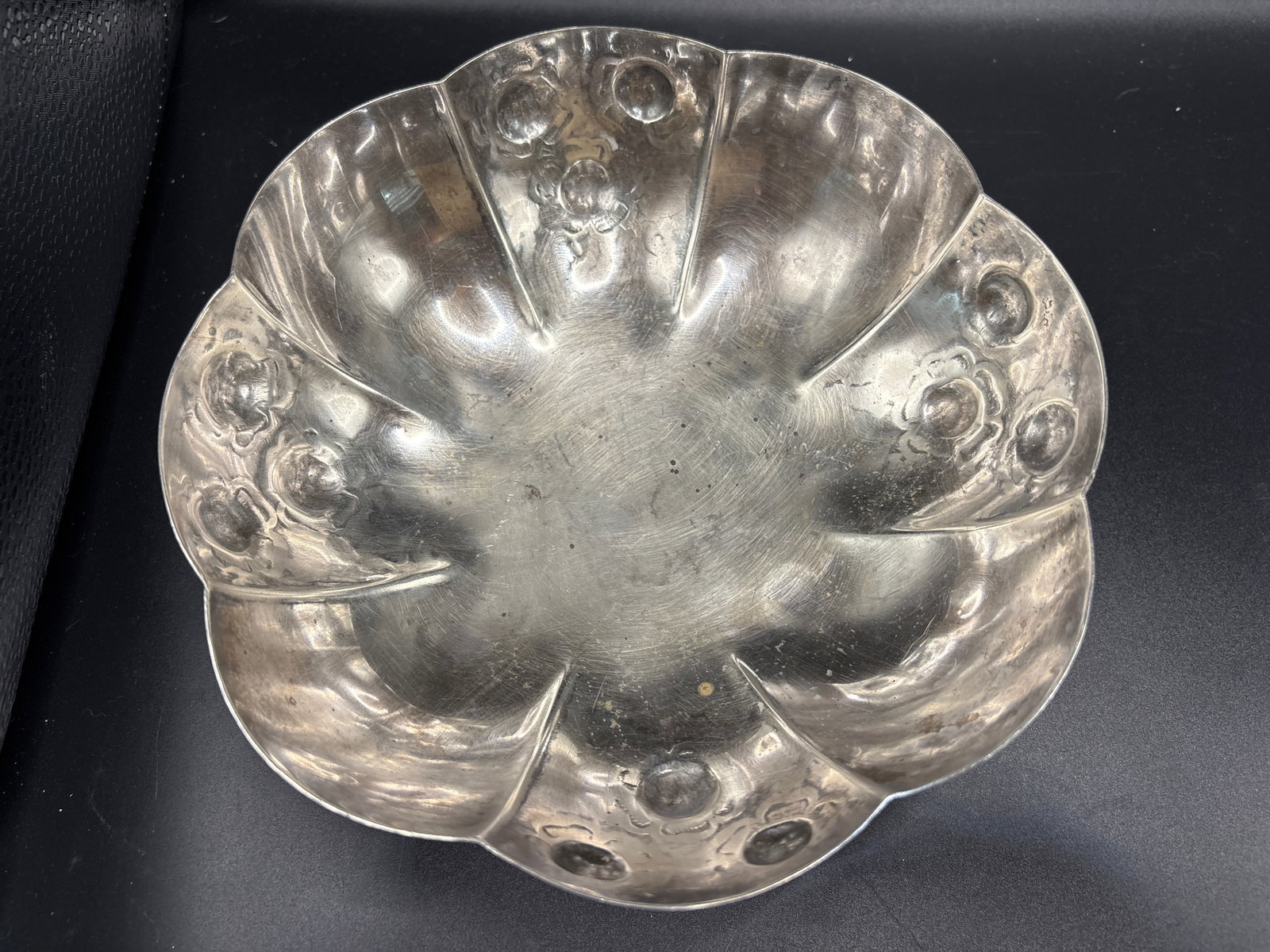 Large 343 grams sterling 7&3/4 inch floral form footed bowl (1 of 8)