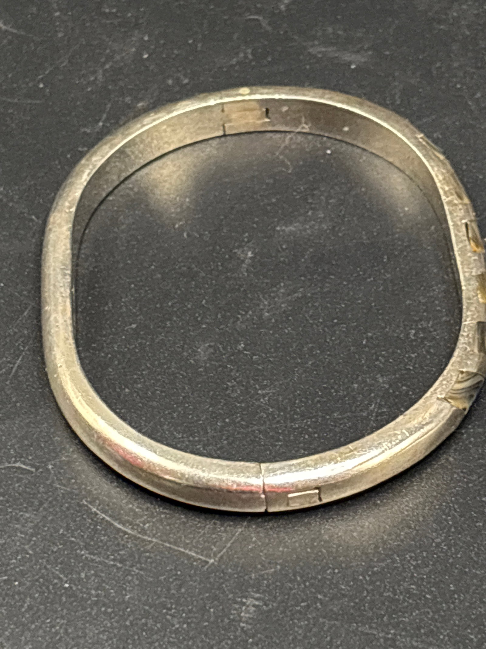 37 grams vintage sterling silver bangle bracelet adorned with diagonal inlay bands - 5