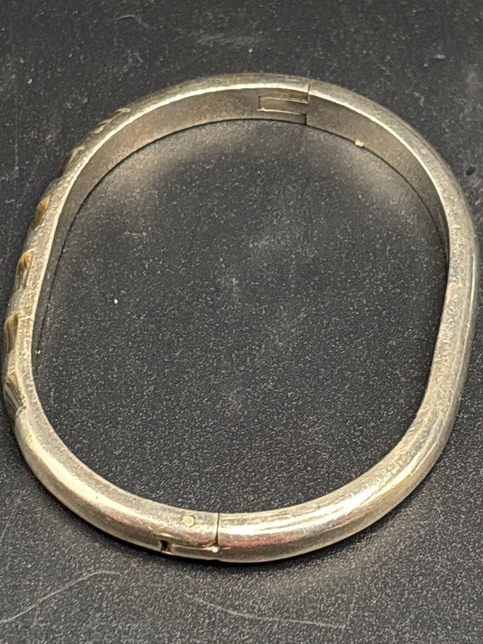 37 grams vintage sterling silver bangle bracelet adorned with diagonal inlay bands - 7