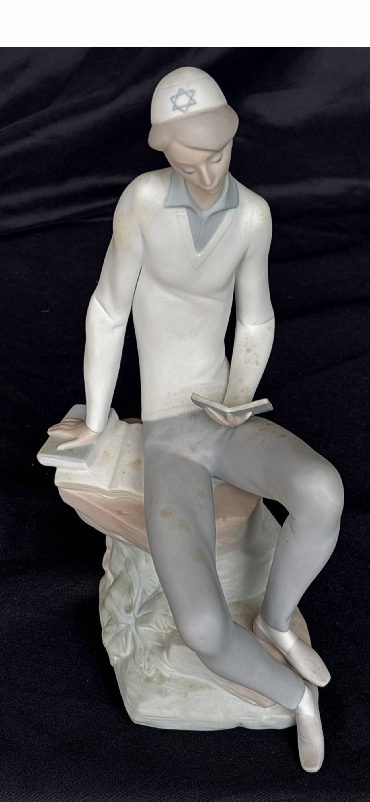 Retired Lladró 'Hebrew Student' 11.5 inch Figurine #4684: retired Lladró "Hebrew Student" Porcelain Figurine (#4684), also known as the Jewish boy reading the siddur. Sculpted by Juan Huerta, this piece was issued in 1970 and retired in 1985.Figurine Overvi