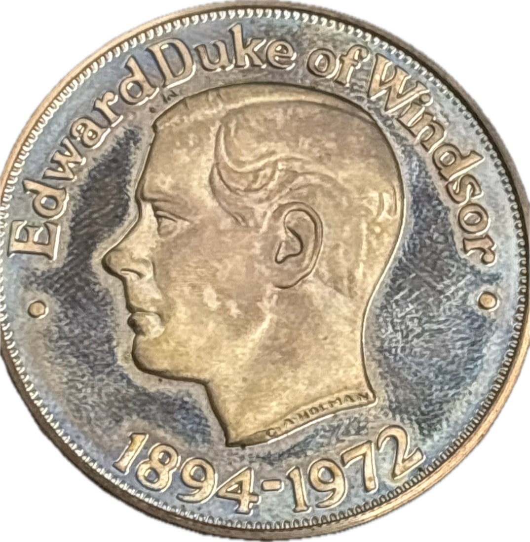 27.23 sterling silver 1972 Edward, Duke of Windsor memorial medal: 1972 Edward, Duke of Windsor memorial medal made of sterling silver.It was designed by George Alfred Holman for John Pinches of London to commemorate the death of Edward VIII.The medal features a left