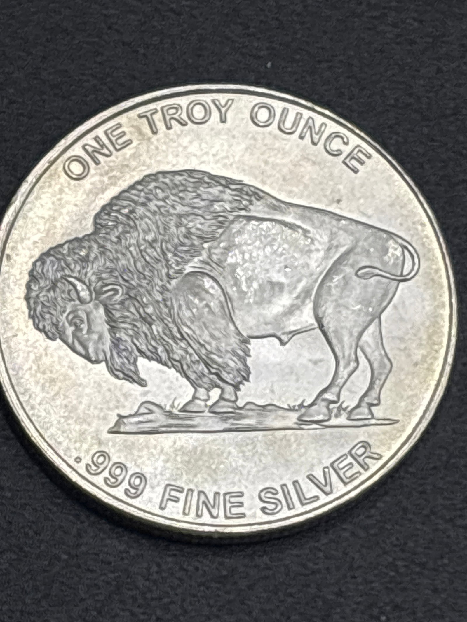 1 troy ounce .999 fine silver Buffalo Round (1 of 5)