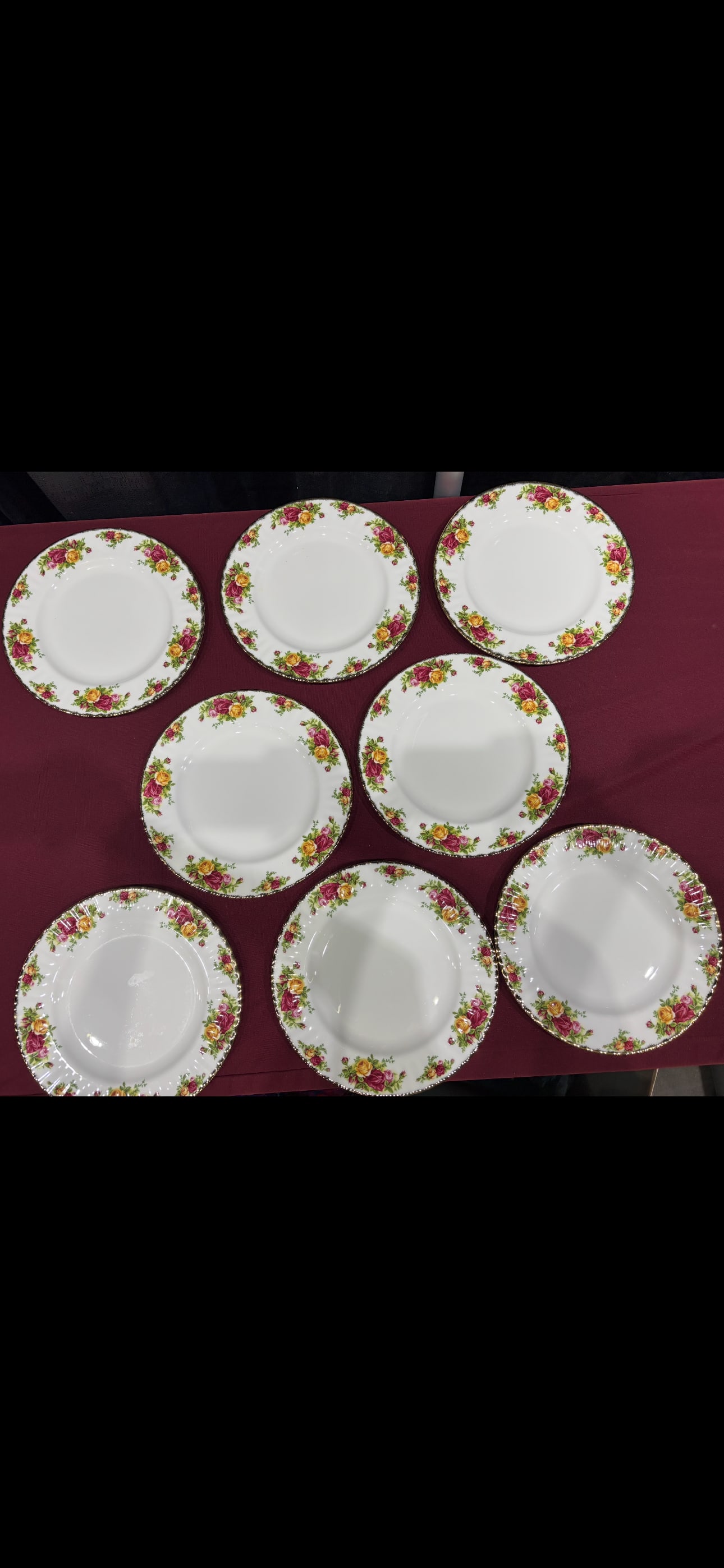 Set of eight Royal Albert Old Country Roses 10&1/2 inch dinner plates (1 of 6)