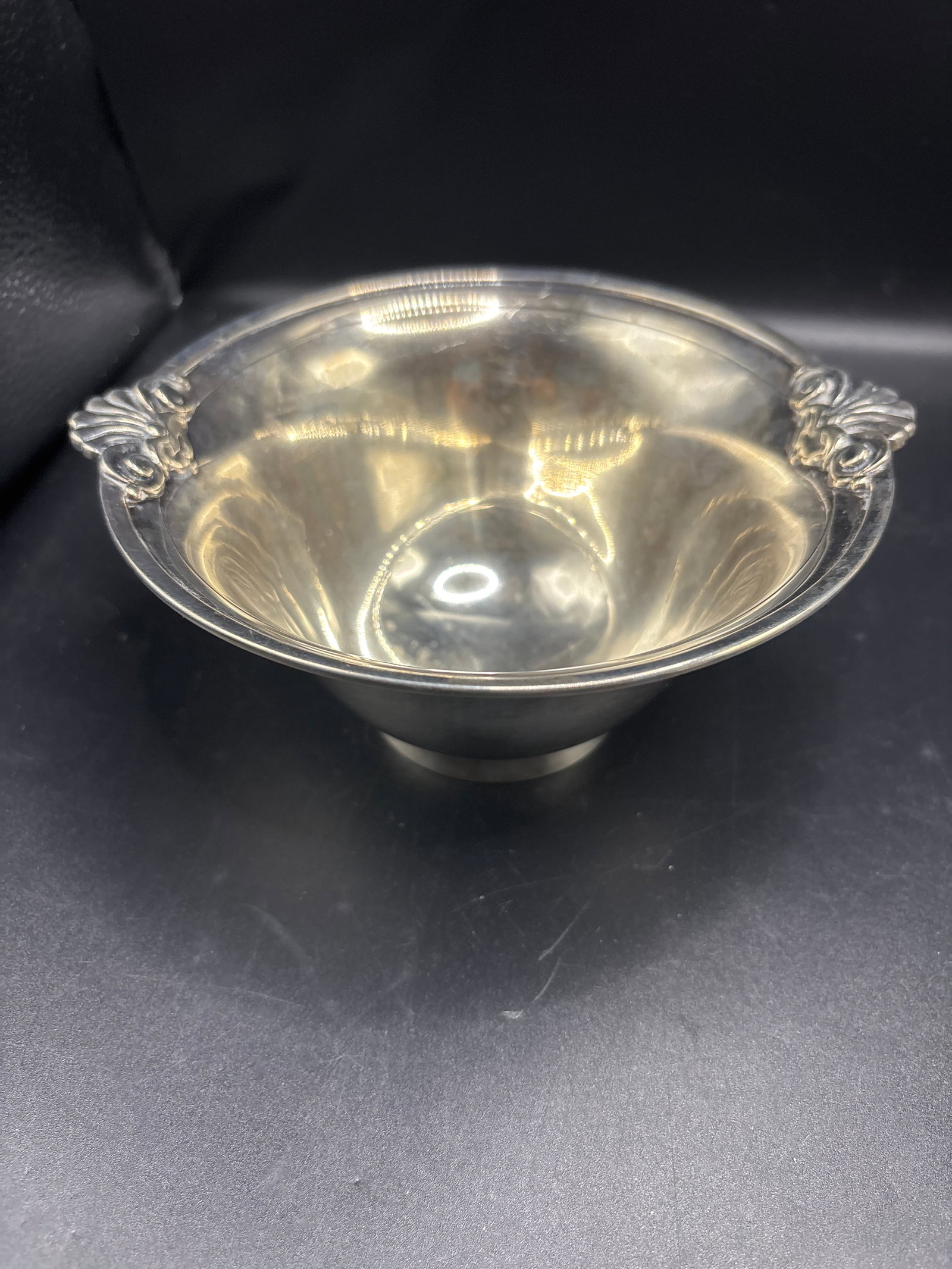 277 grams Tiffany & Co. Sterling Silver Chippendale-style flared bowl (1 of 8)
