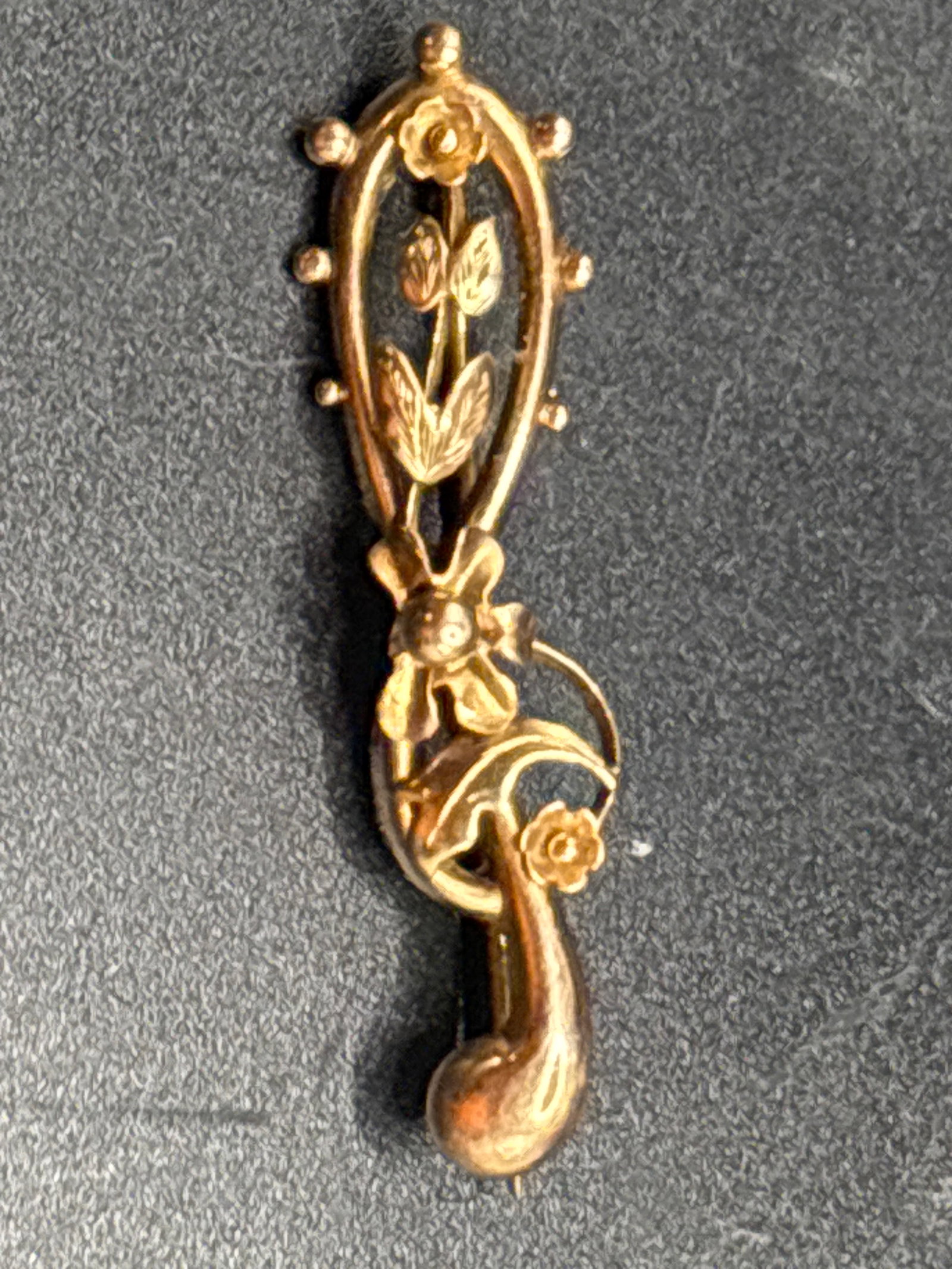 2.04 grams antique 9k gold openwork floral brooch featuring fine seed pearl: 2.04 grams antique 9k gold openwork floral brooch featuring fine seed pearl details. This romantic, nature-inspired aesthetic is heavily characteristic of jewelry from the Late Victorian or Edwardian 