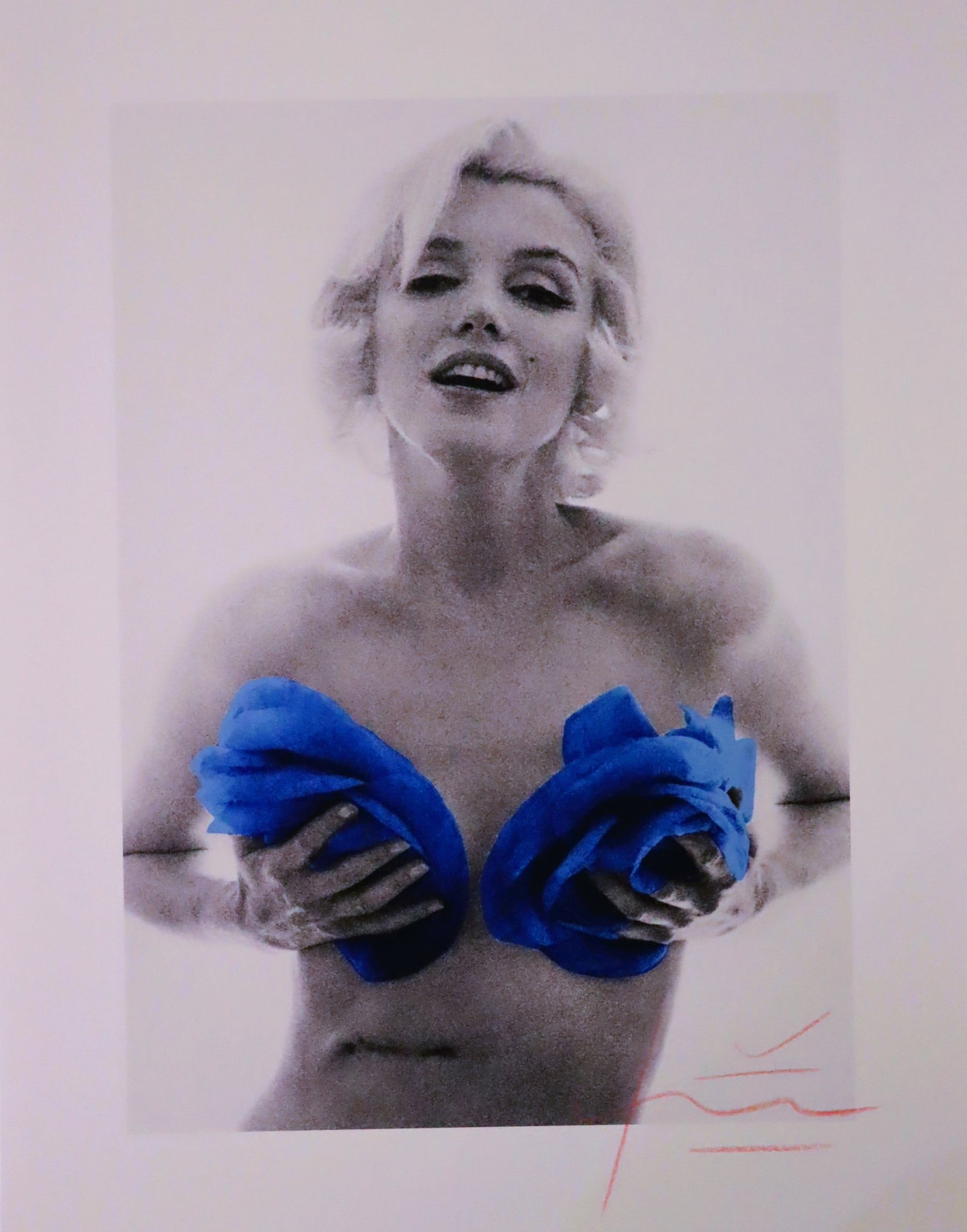 Bert Stern (1929-2013), Marilyn Monroe, Blue Roses, 1962 (1 of 4)