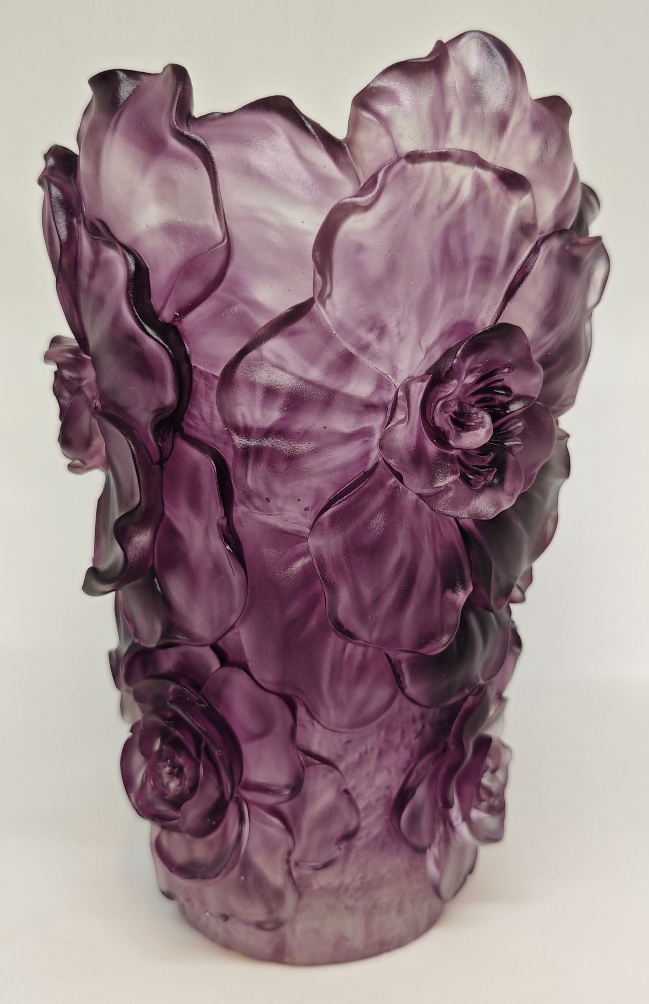 Daum, "Camellia", Pâte de Verre Crystal Vase: Daum, "Camellia", crystal pâte de verre vase, approximately 20 cm in height. The base is etched "Daum France", and the vase is raised on four applied clear bun feet.