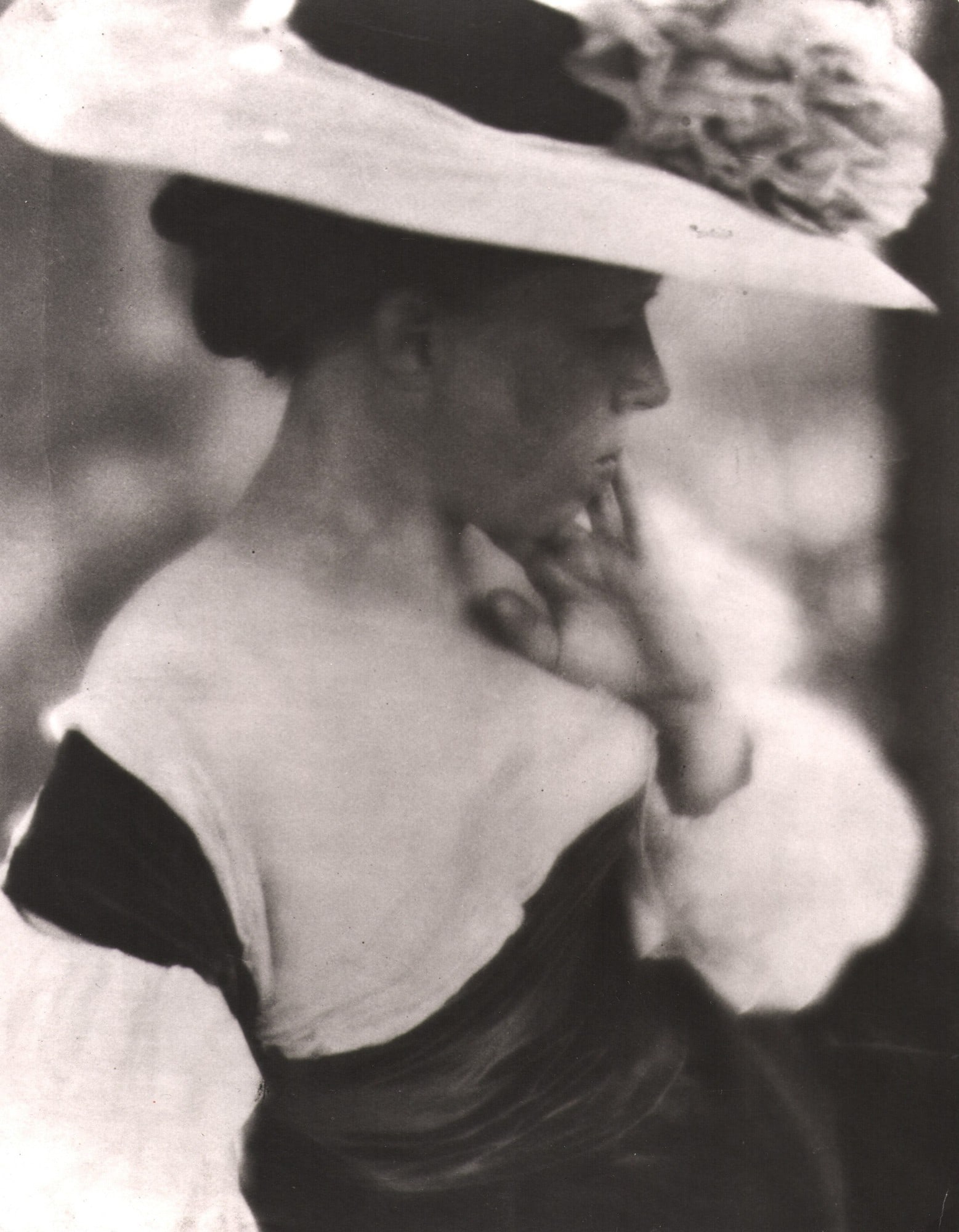 Clarence Hudson White, "Mrs. Clarence White": Clarence Hudson White (1871-1925), "Mrs. Clarence White", 1910, silver gelatin print, 19.4 × 24.6 cm. The print is dated, titled, and stamped.