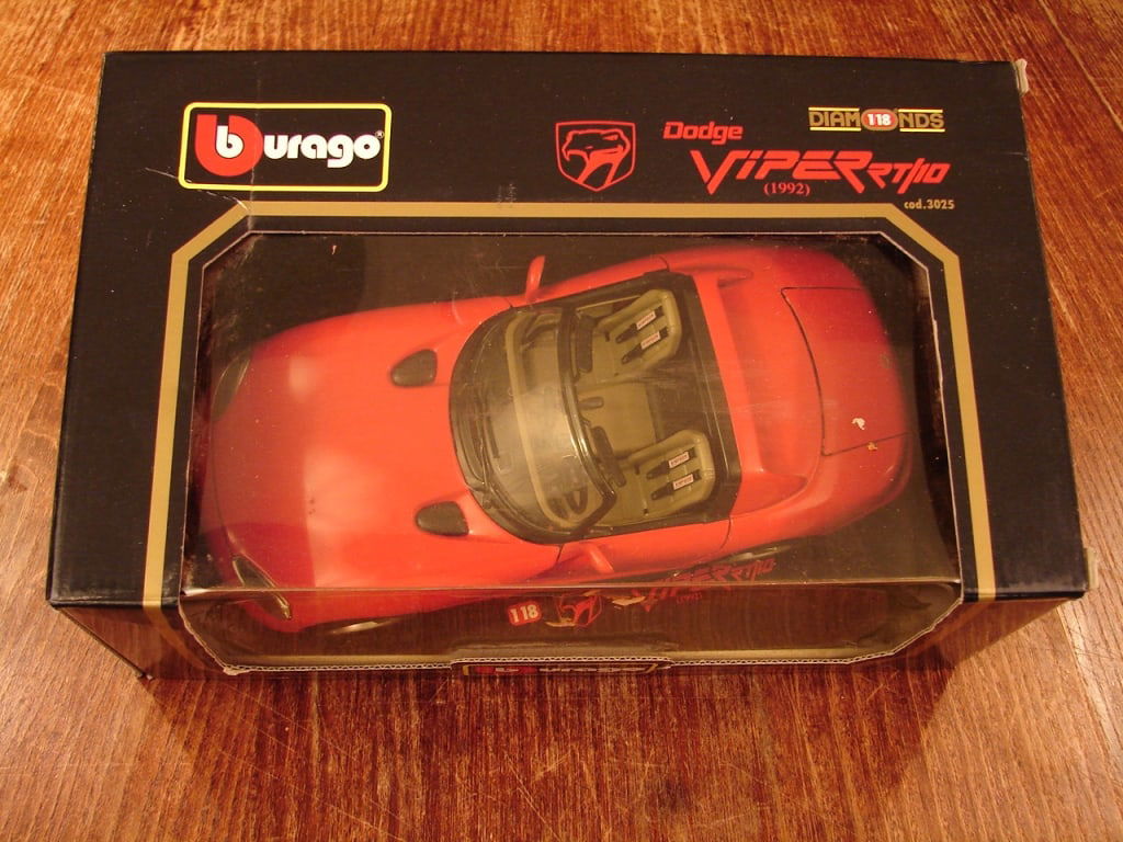 Burago Dodge Viper scale die cast model (1 of 4)