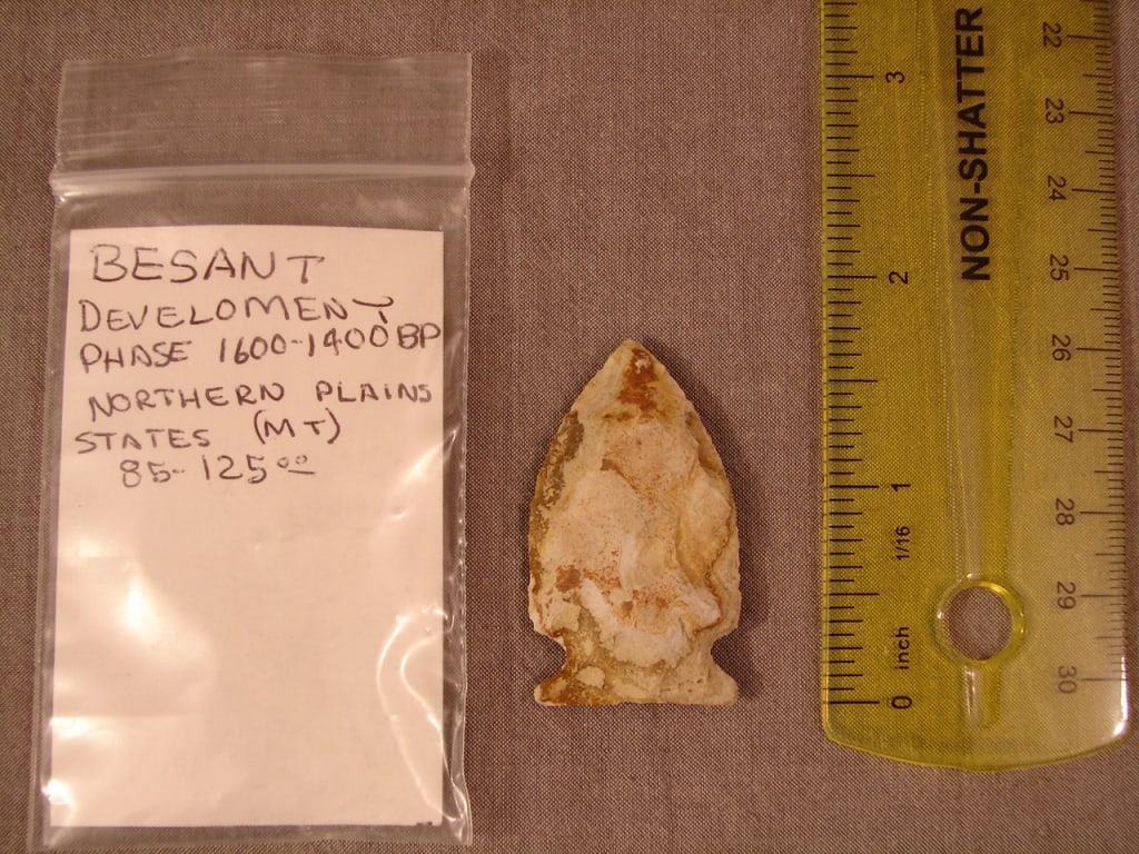 Native American Indian arrowhead artifact (1 of 2)