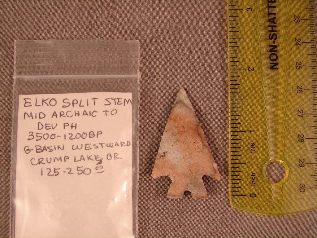 Native American Indian arrowhead (1 of 2)