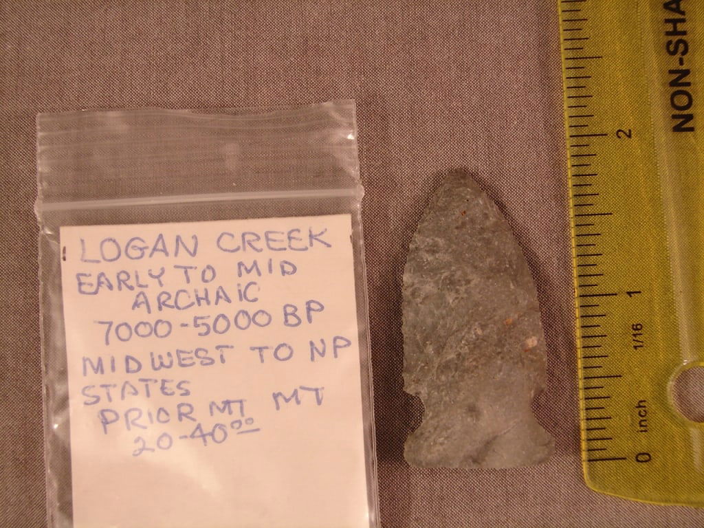 Native American Indian arrowhead artifact (1 of 2)