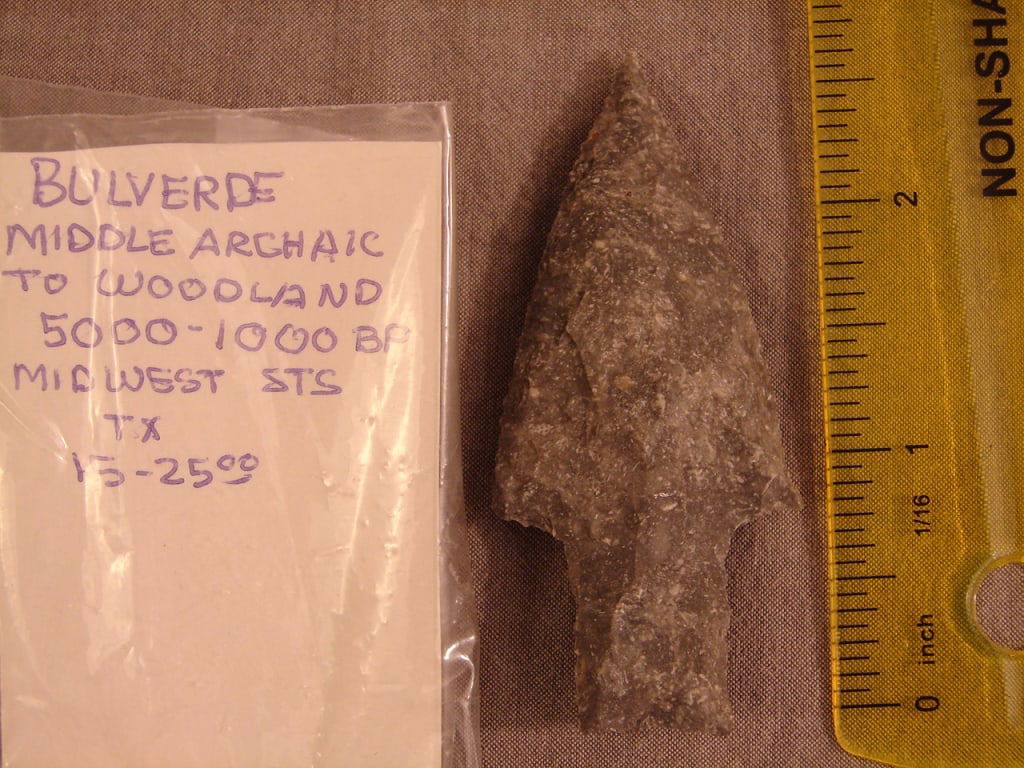 Native American Indian arrowhead artifact (1 of 2)