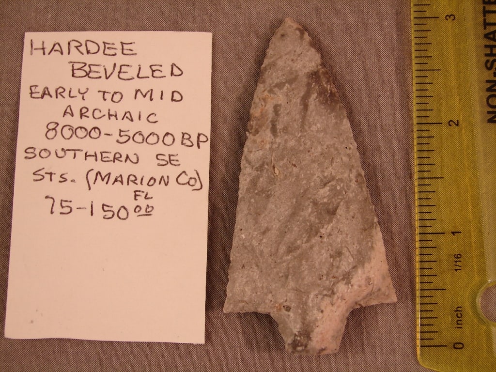 Native American Indian arrowhead artifact (1 of 2)