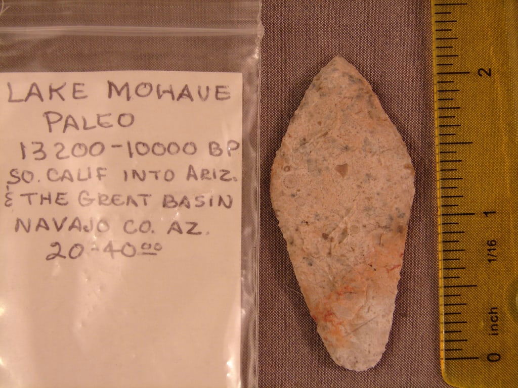 Native American Indian arrowhead artifact (1 of 2)