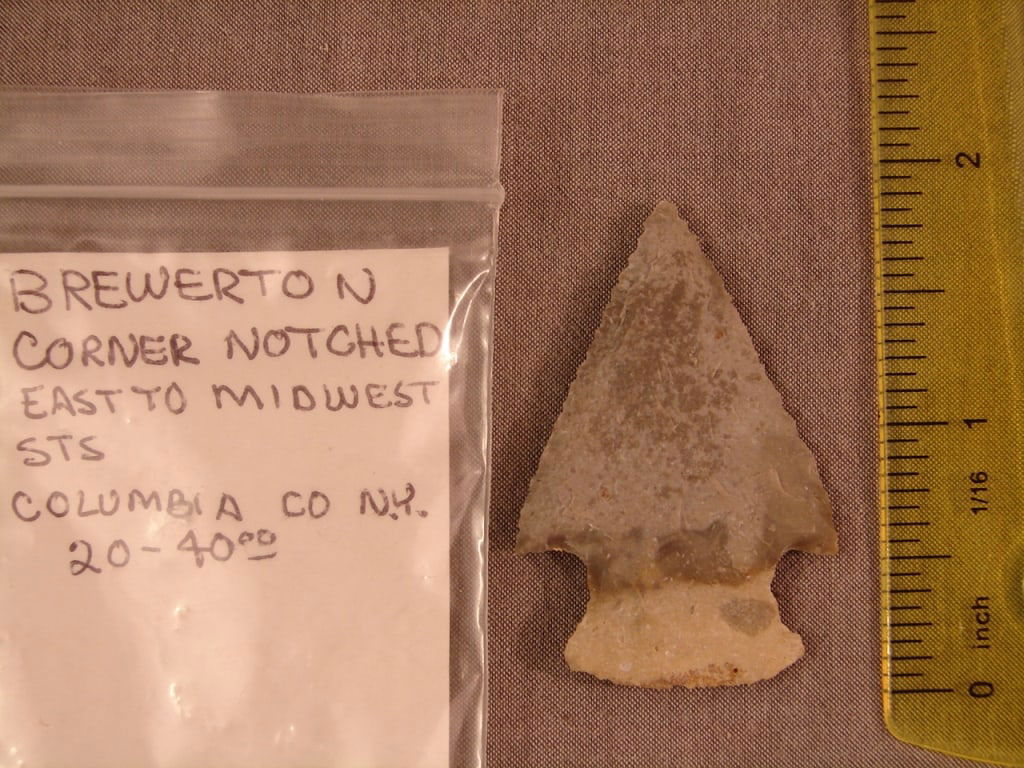 Native American Indian arrowhead artifact (1 of 2)