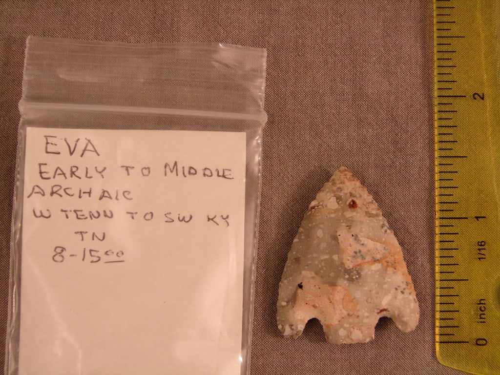 Native American Indian arrowhead artifact (1 of 2)